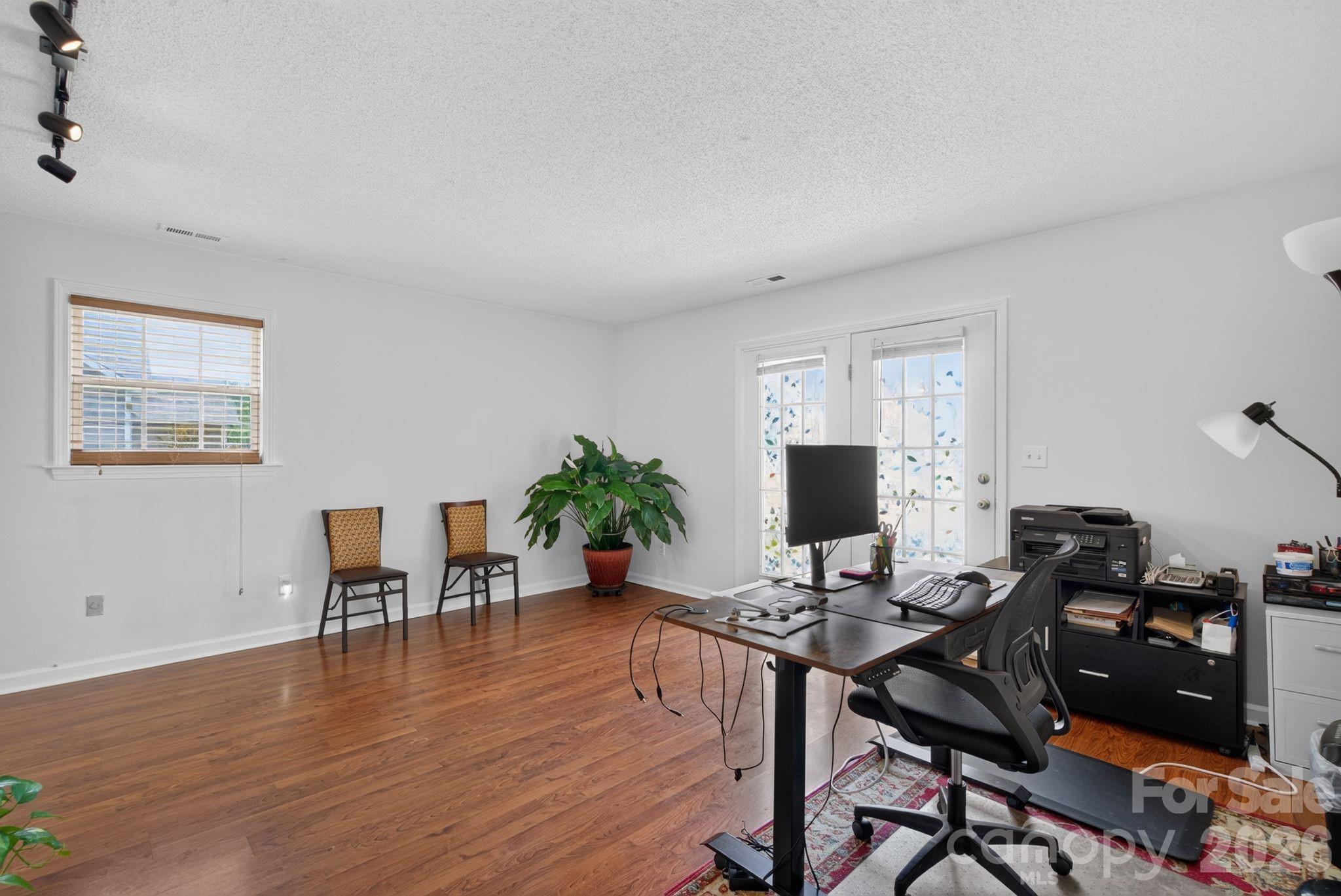 906 Woodhill Drive Property Photo 25