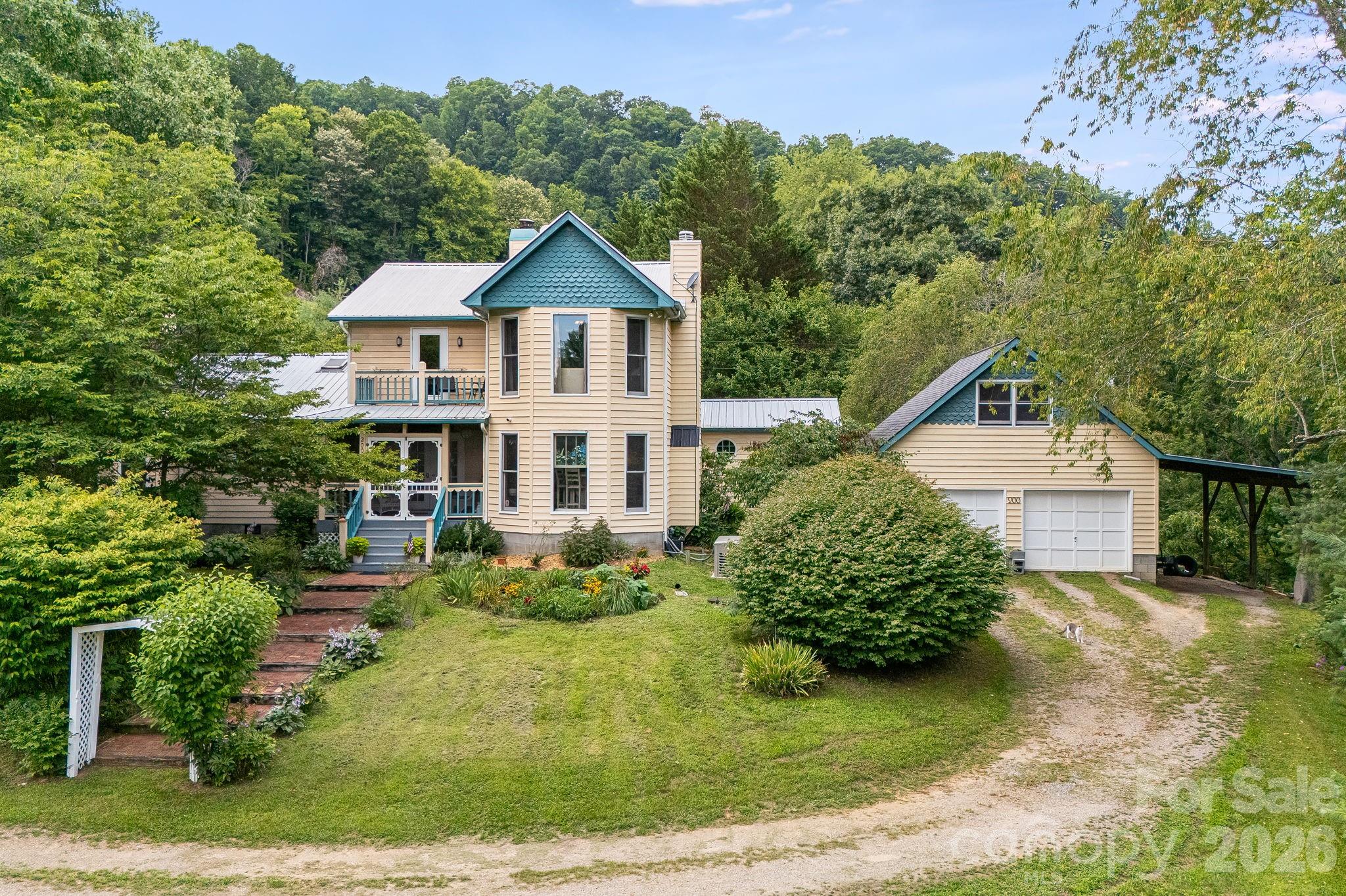 200 Black Hawk Trail Property Photo 2