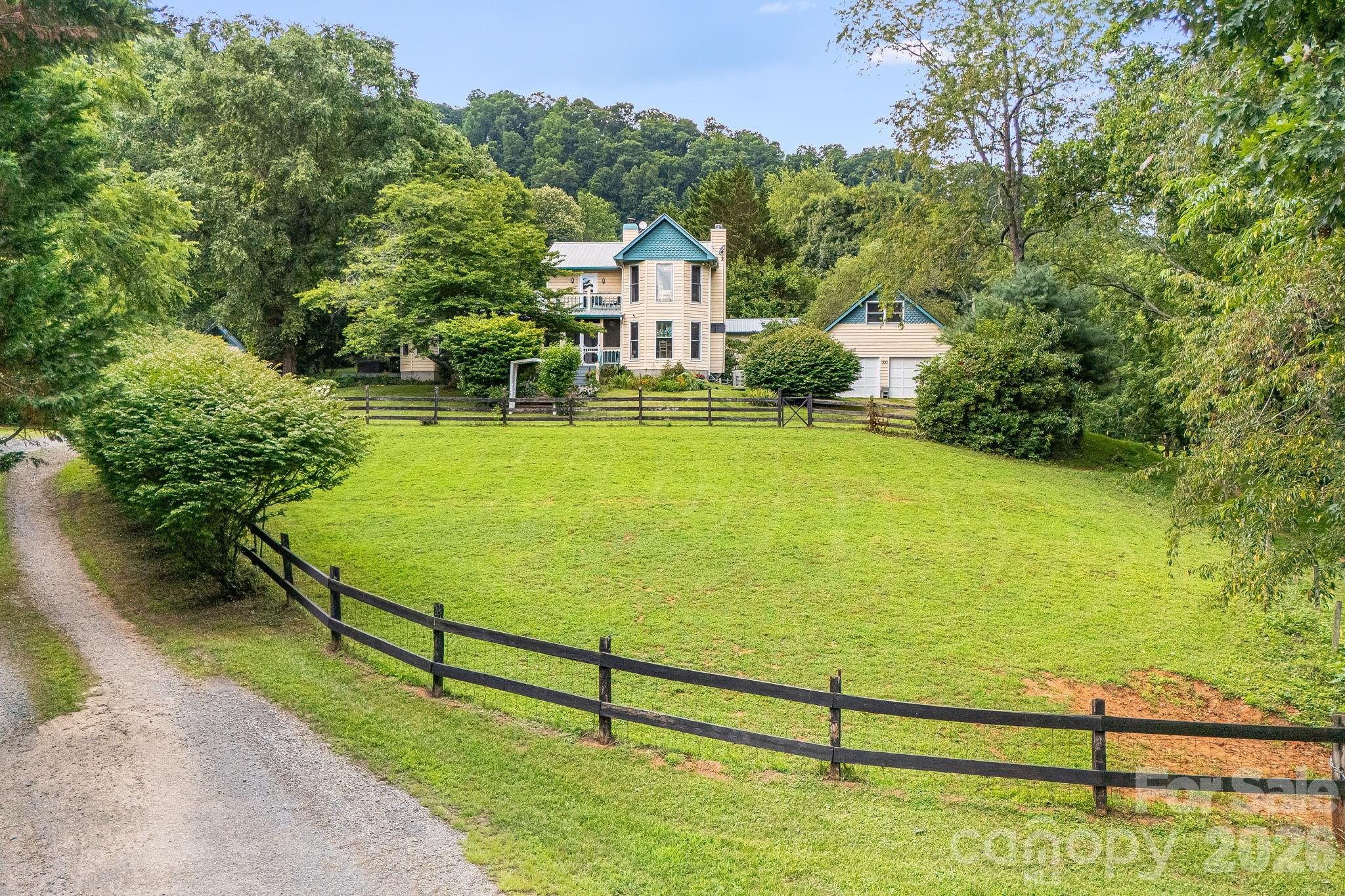 200 Black Hawk Trail Property Photo 4