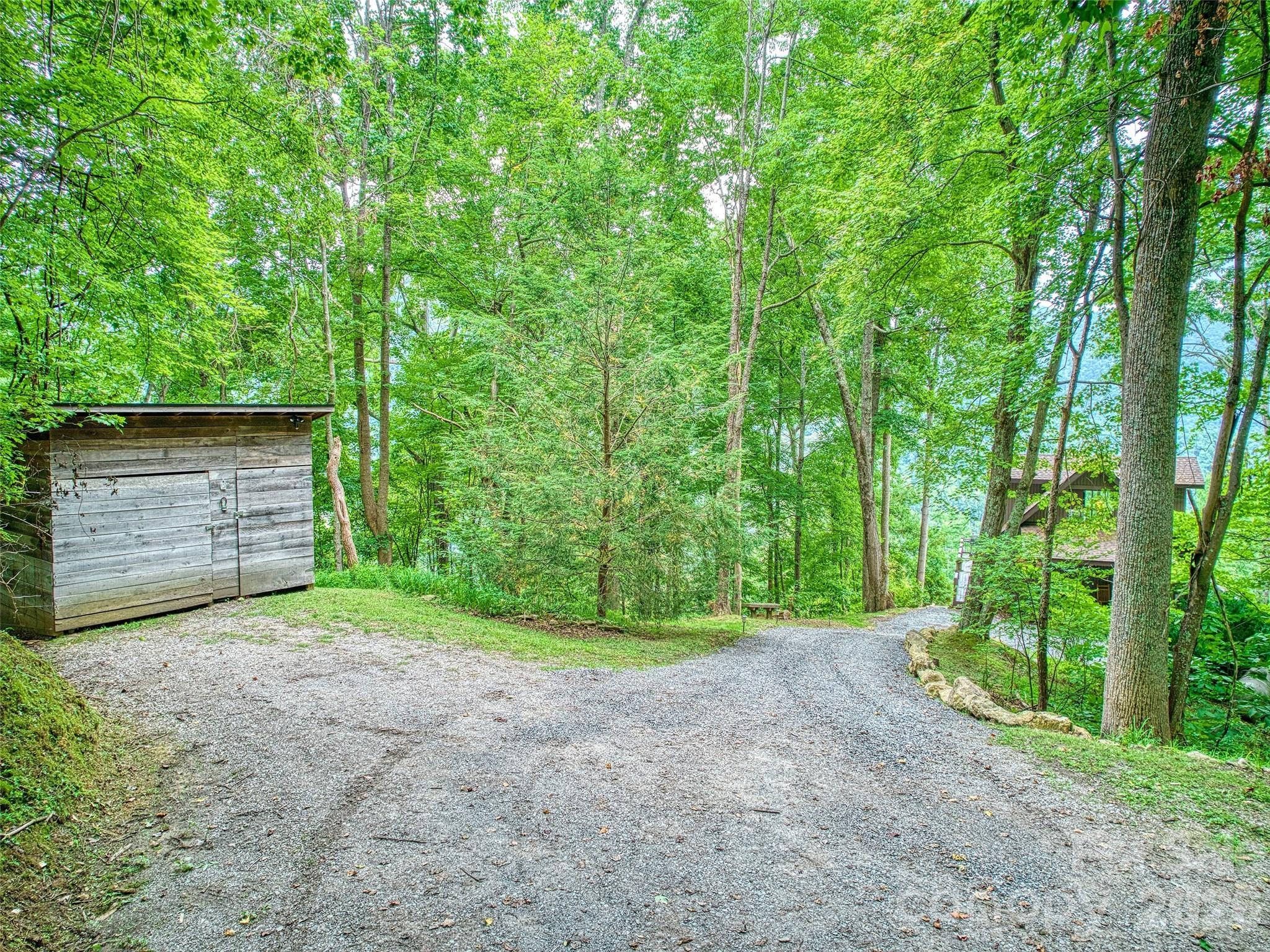 171 Jade Drive Property Photo 9