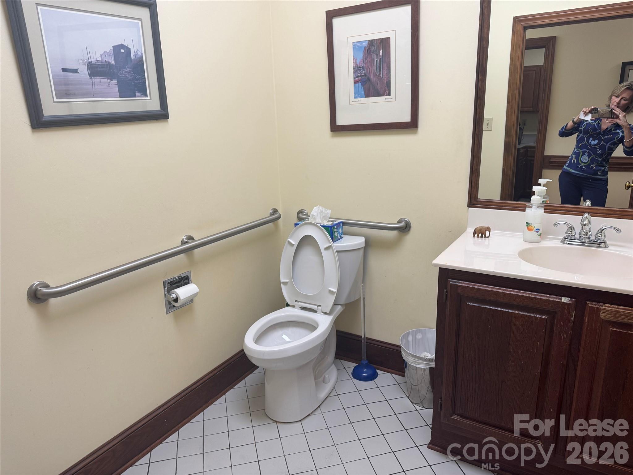 20462 Chartwell Center Drive Property Photo 6