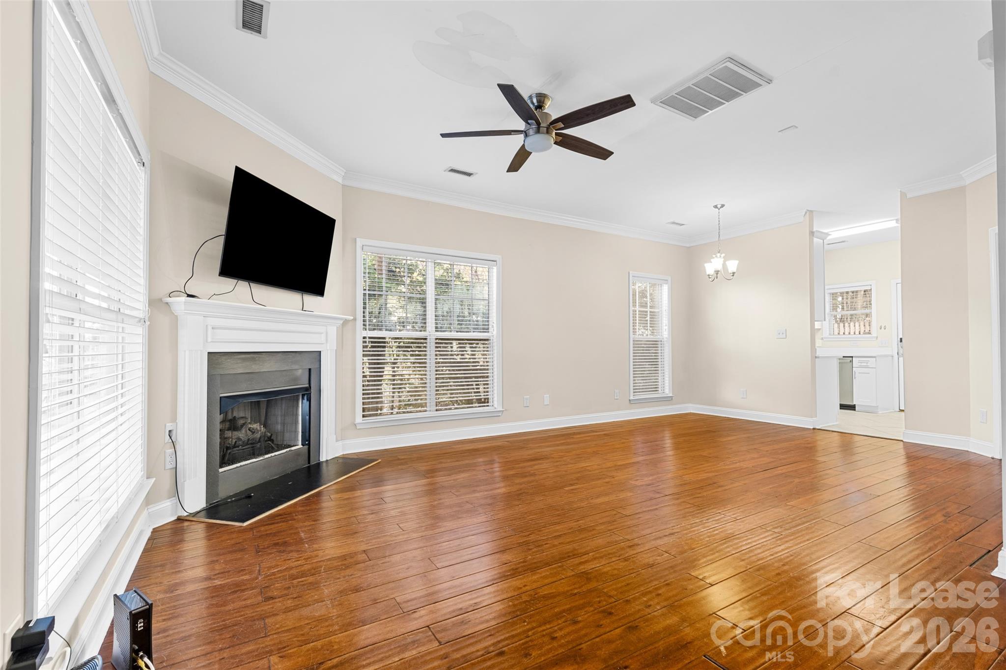958 W 1st Street Property Photo 2