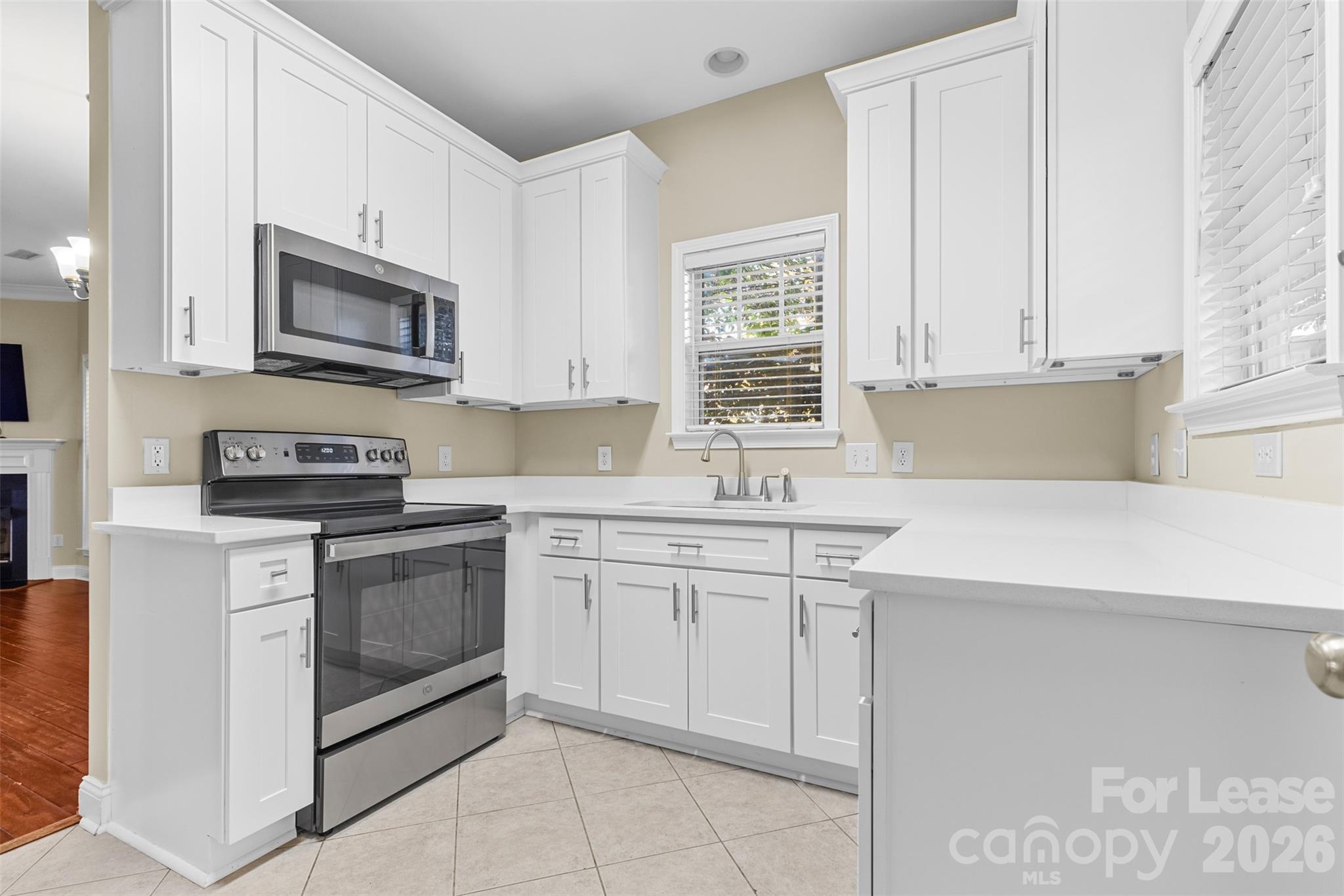 958 W 1st Street Property Photo 3