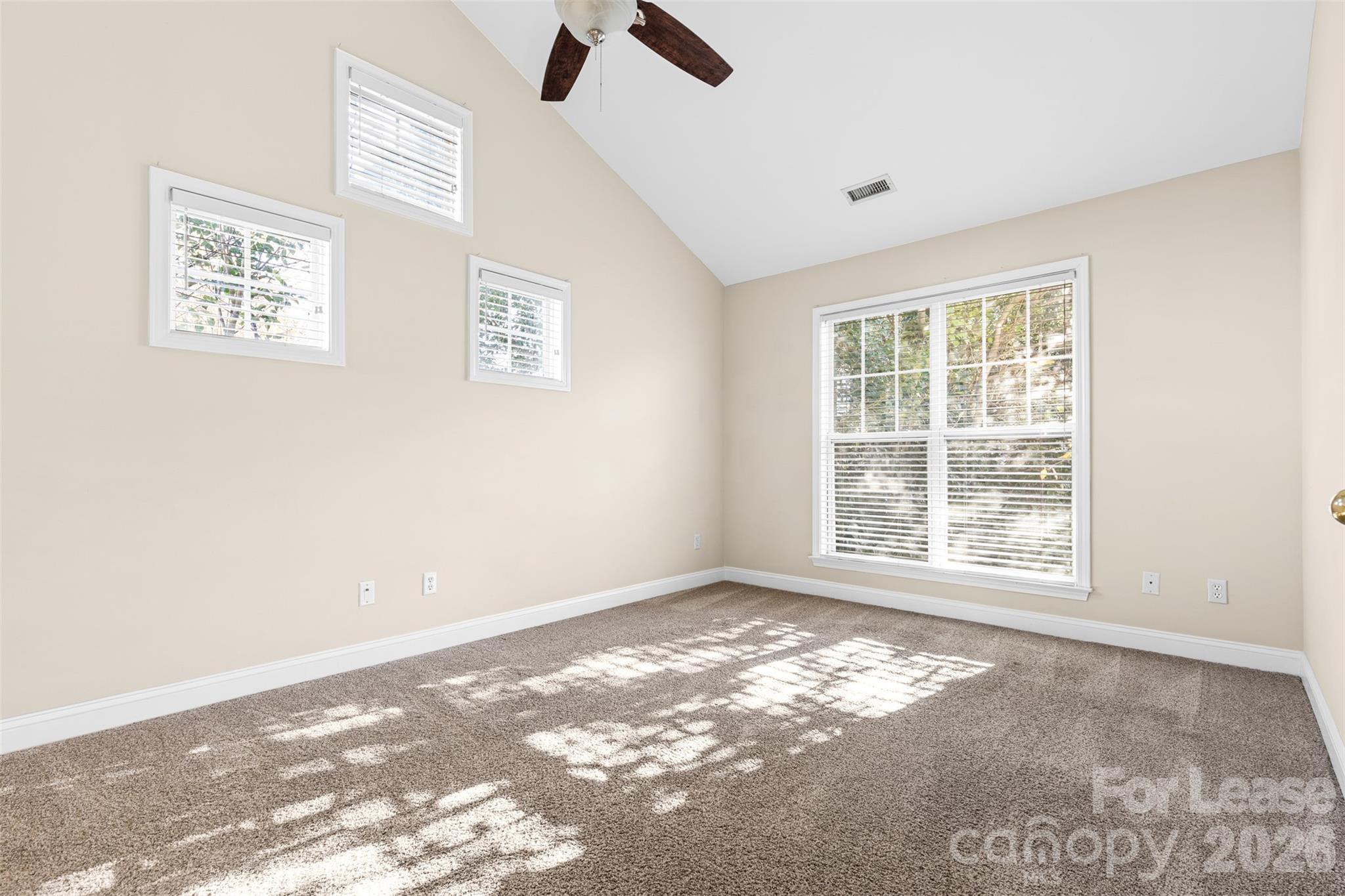 958 W 1st Street Property Photo 4