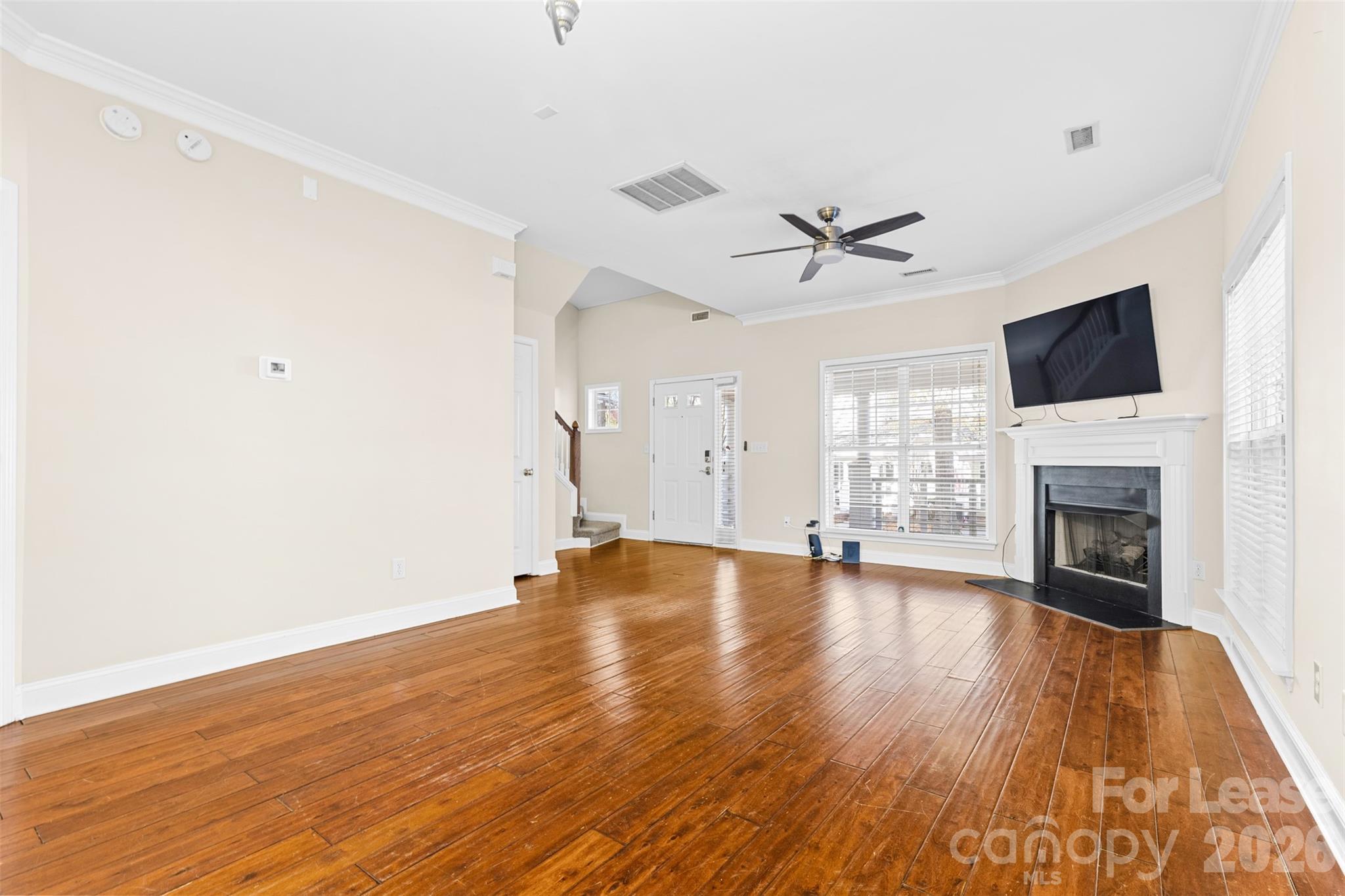 958 W 1st Street Property Photo 7