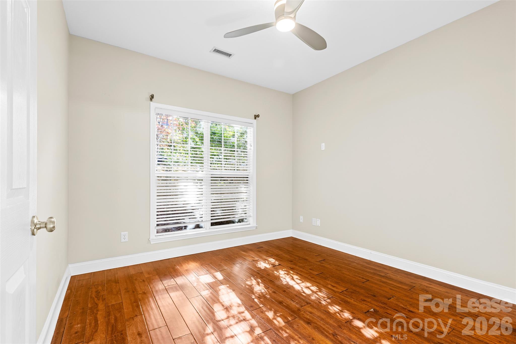 958 W 1st Street Property Photo 13