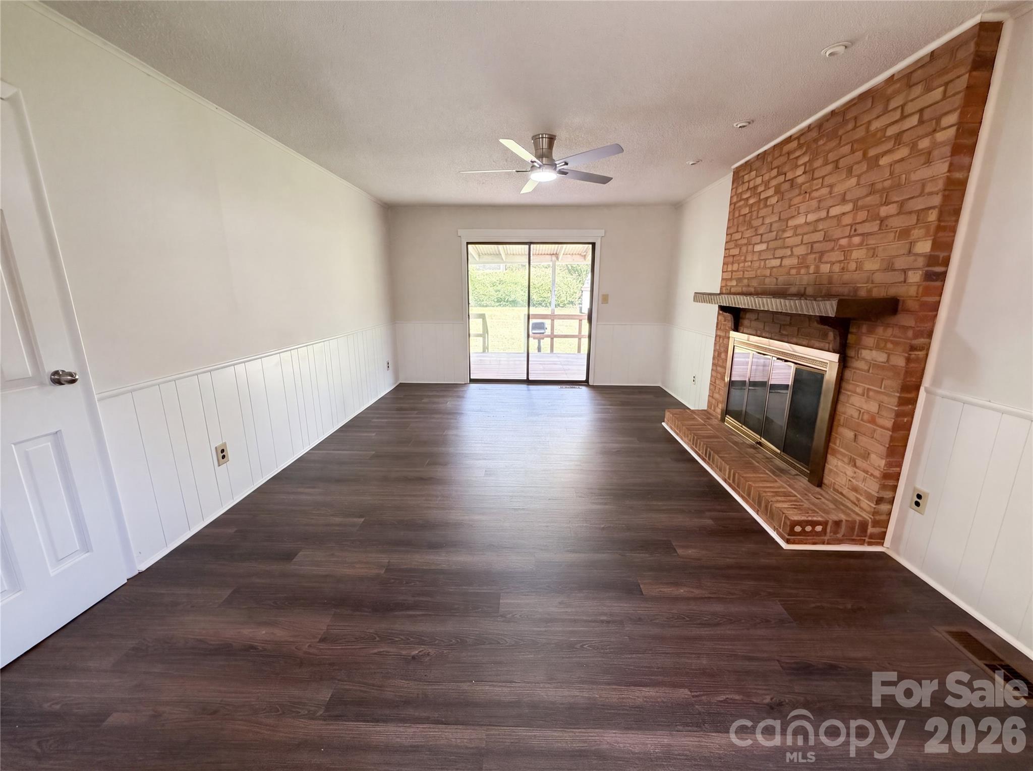 1034 Buckingham Avenue Property Photo 2