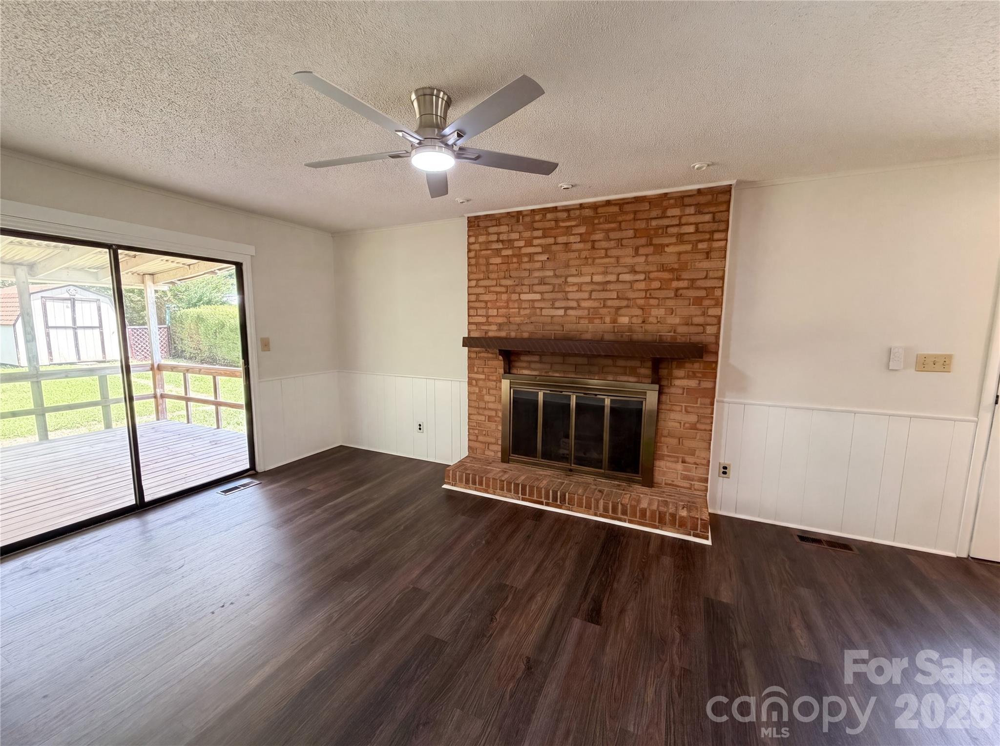 1034 Buckingham Avenue Property Photo 3