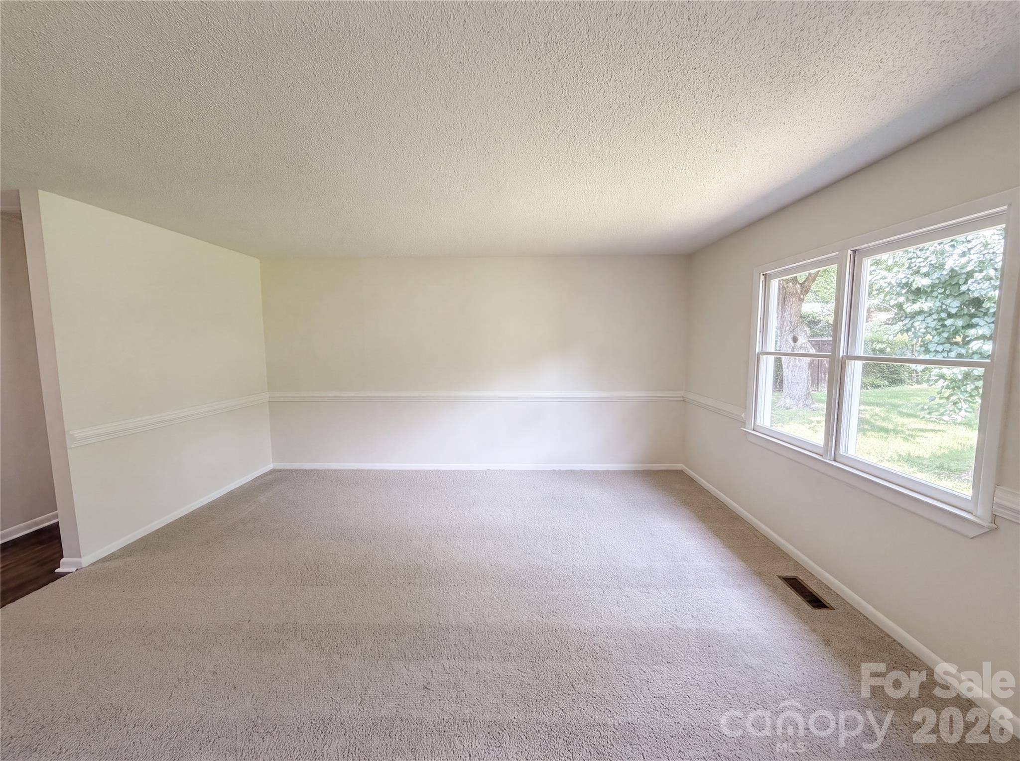 1034 Buckingham Avenue Property Photo 5