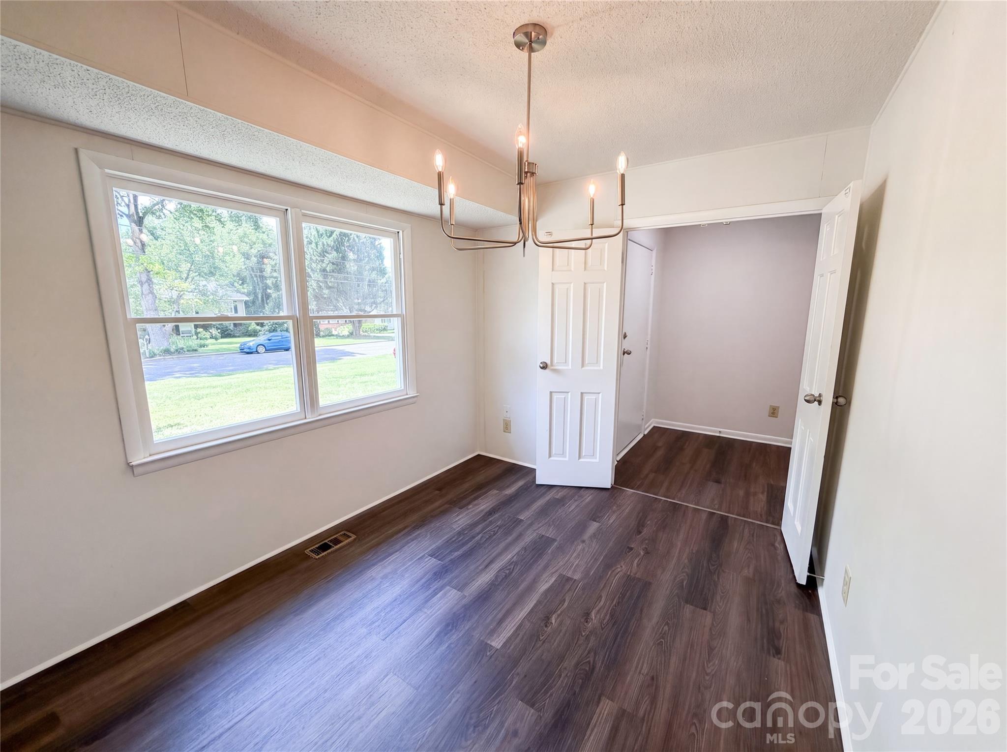 1034 Buckingham Avenue Property Photo 8