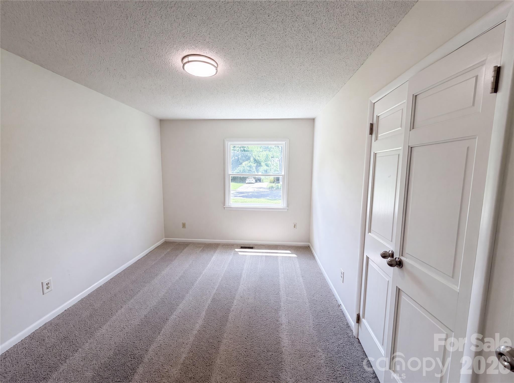1034 Buckingham Avenue Property Photo 10