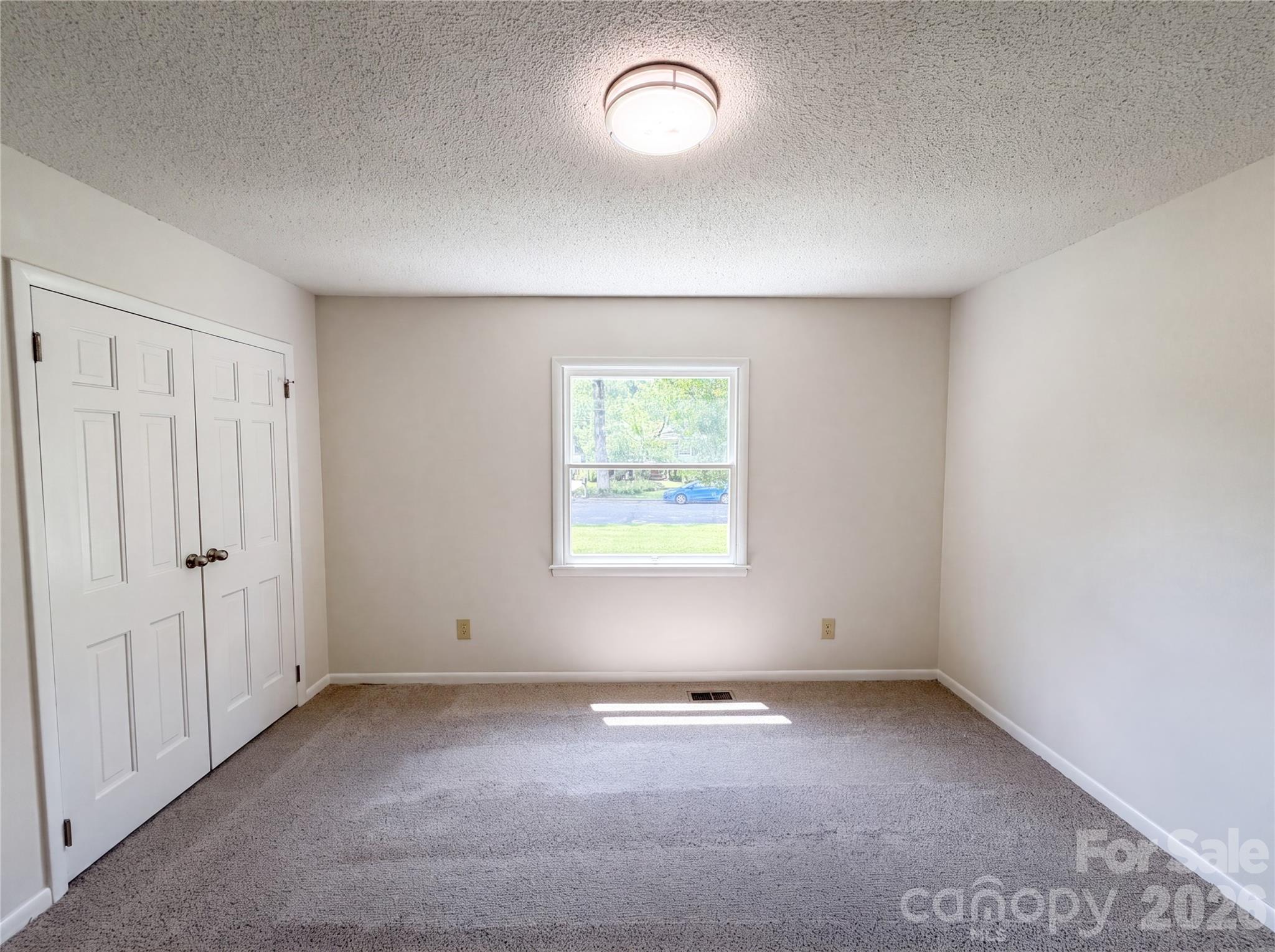 1034 Buckingham Avenue Property Photo 11