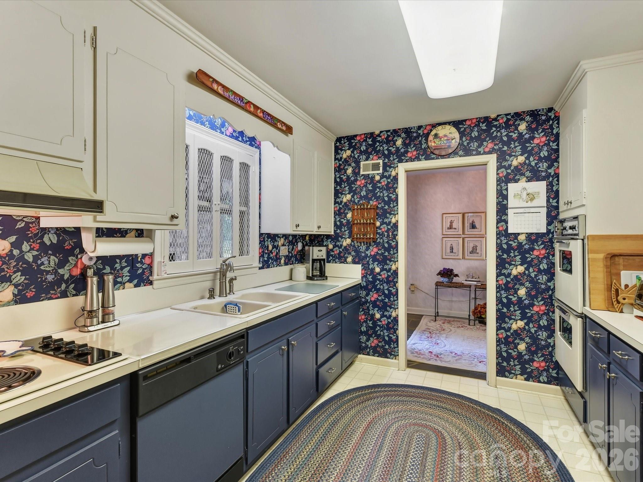 911 Lansdowne Road Property Photo 6