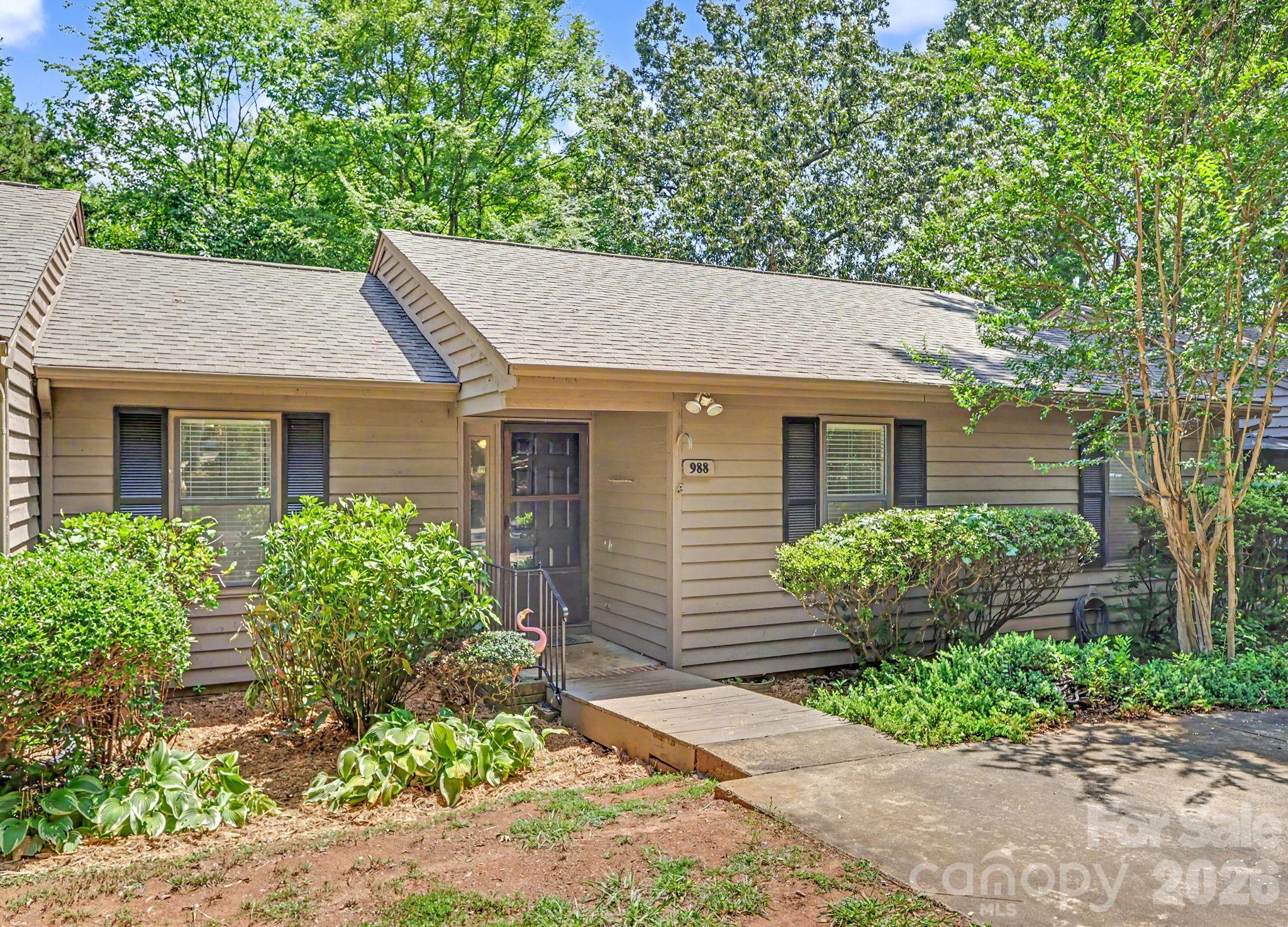 988 Cranberry Circle Property Photo 1