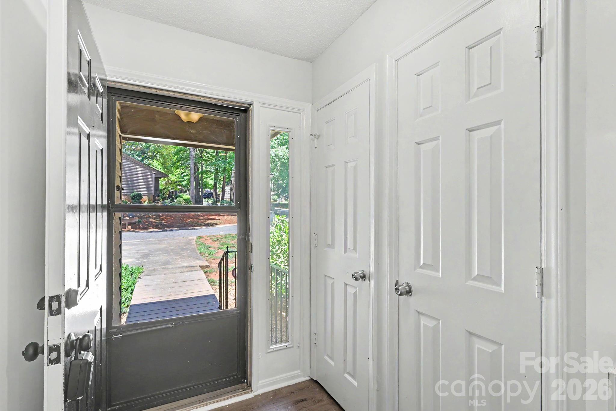 988 Cranberry Circle Property Photo 3