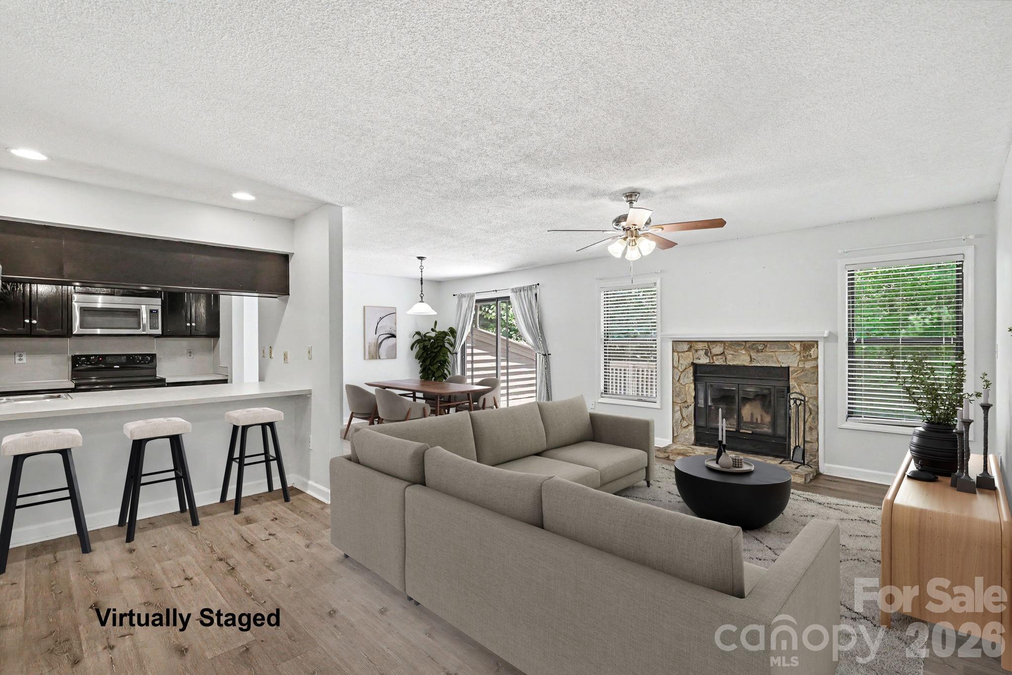 988 Cranberry Circle Property Photo 4