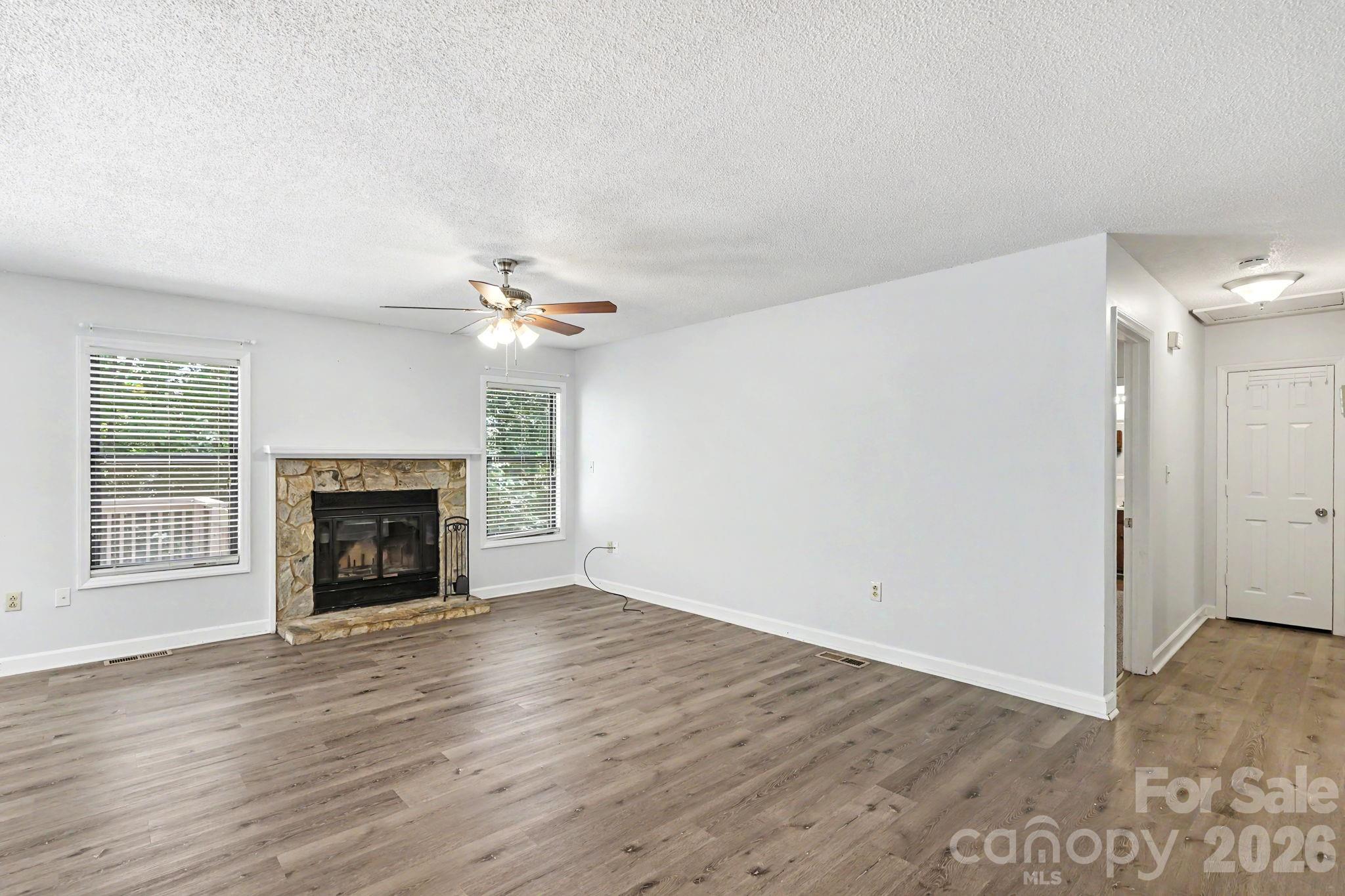988 Cranberry Circle Property Photo 5