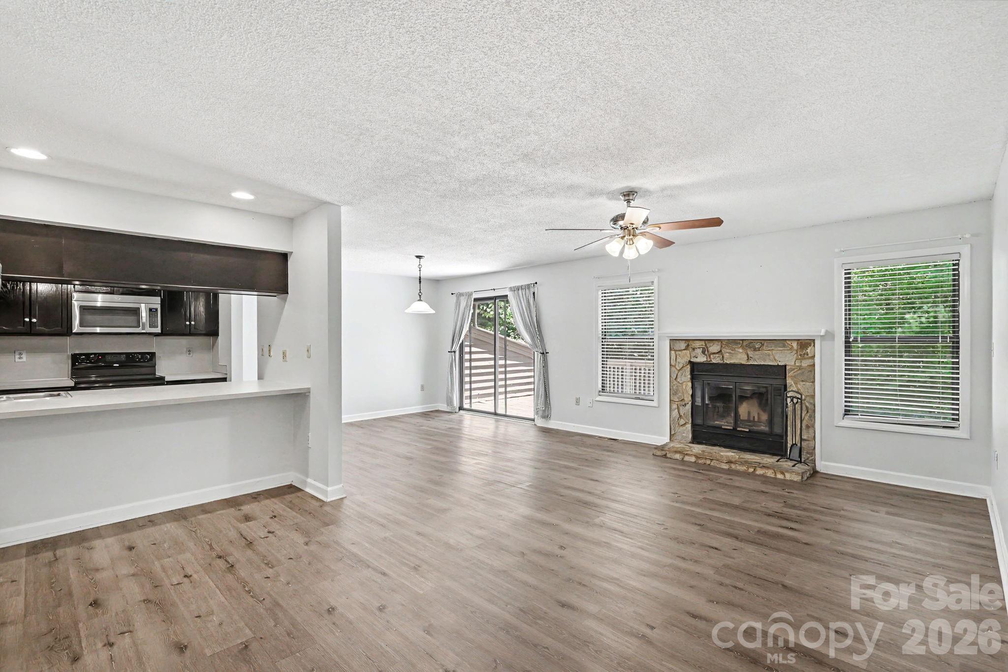 988 Cranberry Circle Property Photo 6