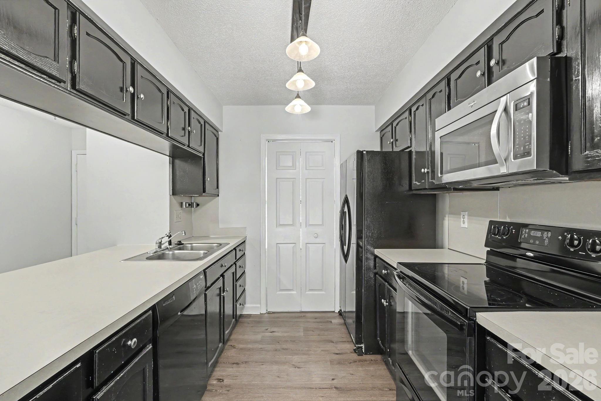 988 Cranberry Circle Property Photo 8