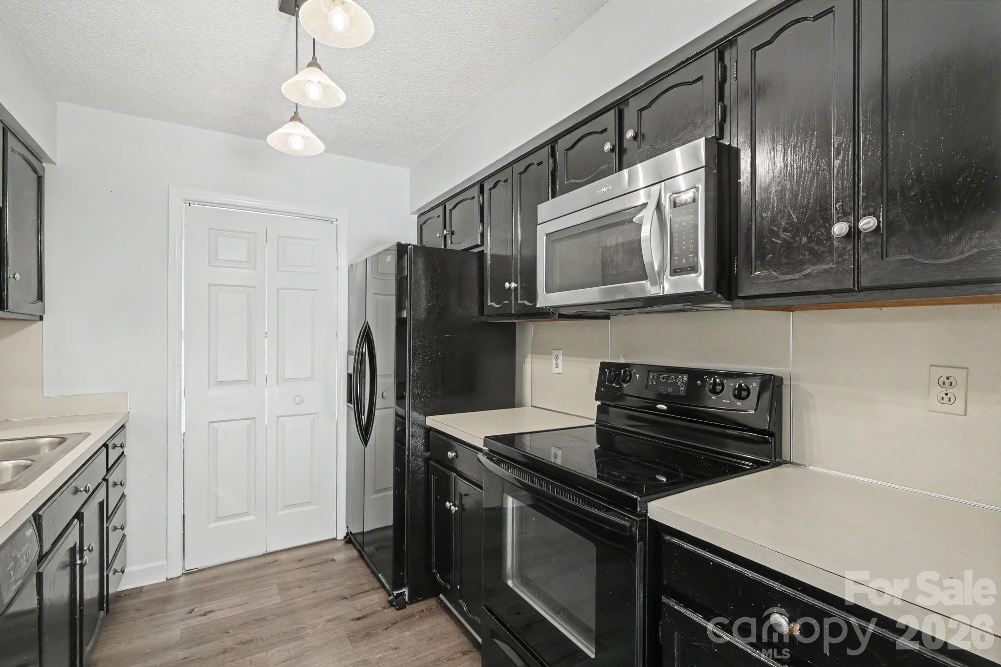 988 Cranberry Circle Property Photo 9
