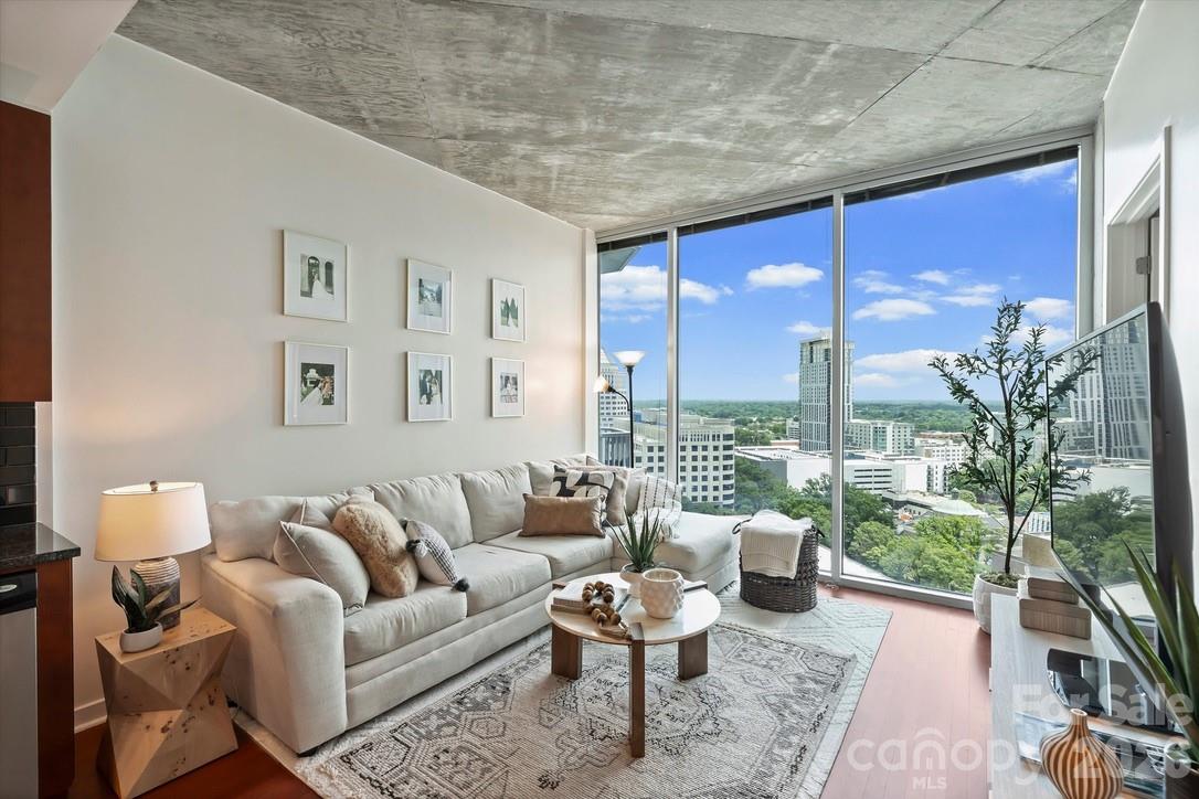 210 N Church Street 1711 Property Photo 12
