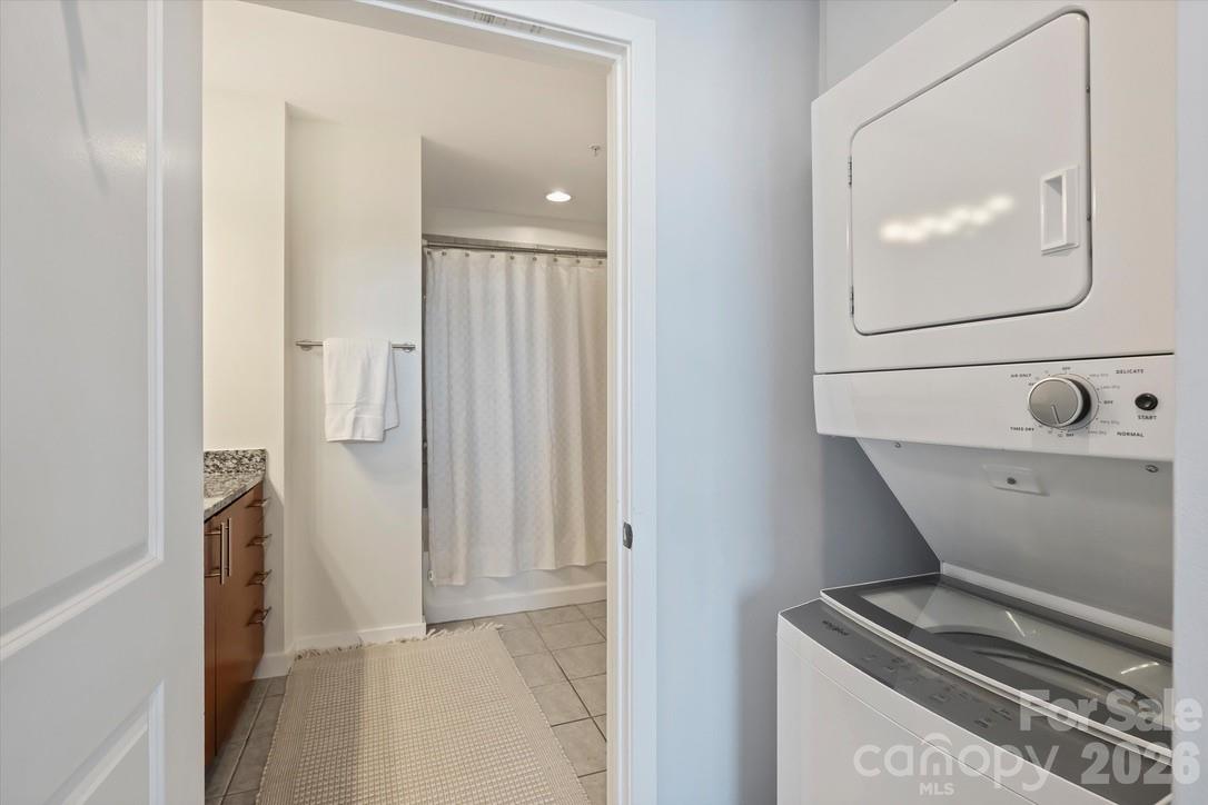 210 N Church Street 1711 Property Photo 24