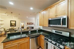 435 S Tryon Street 708 Property Photo 4
