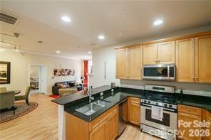 435 S Tryon Street 708 Property Photo 5