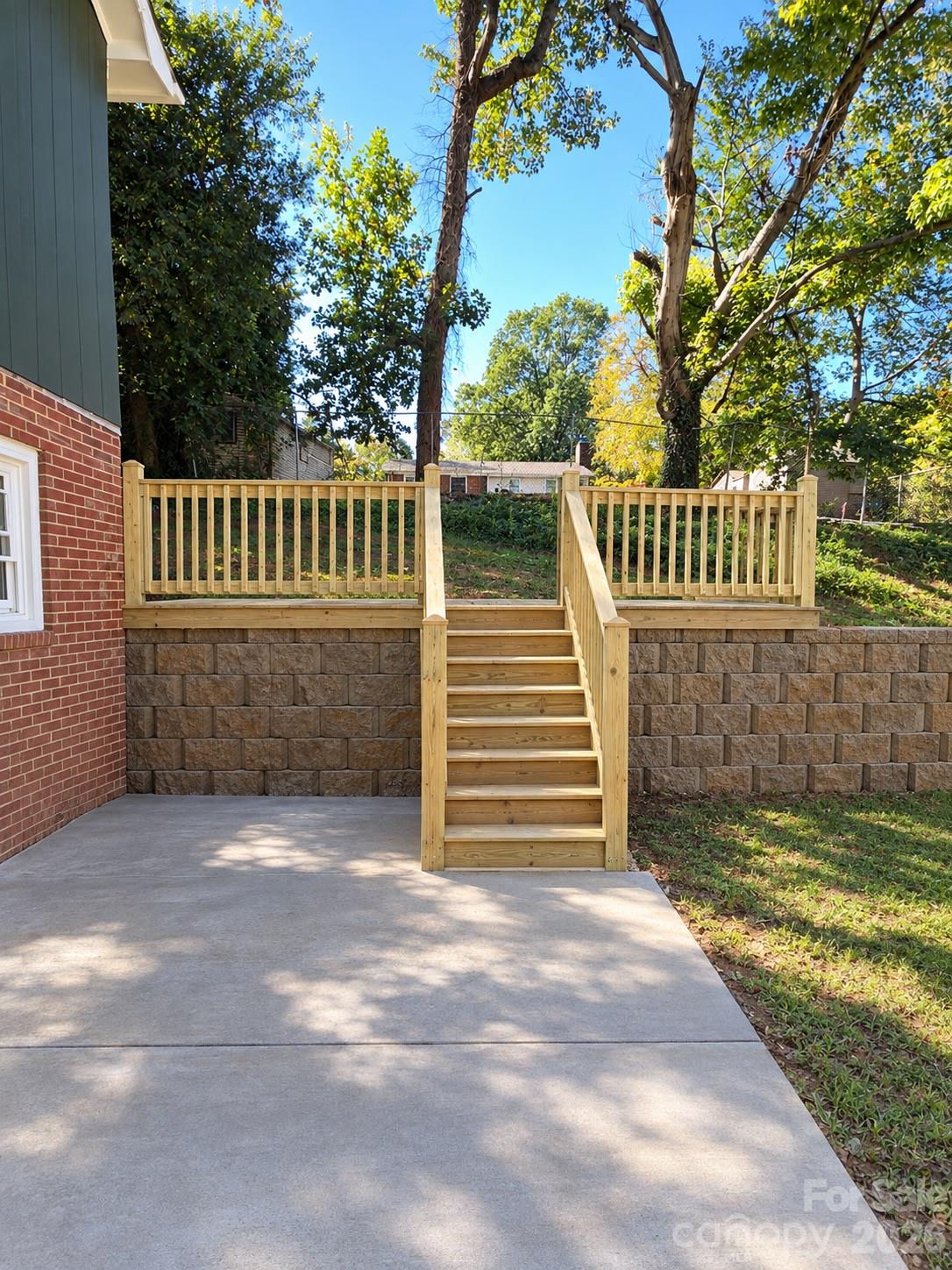 323 Whispering Pines Drive Property Photo 24