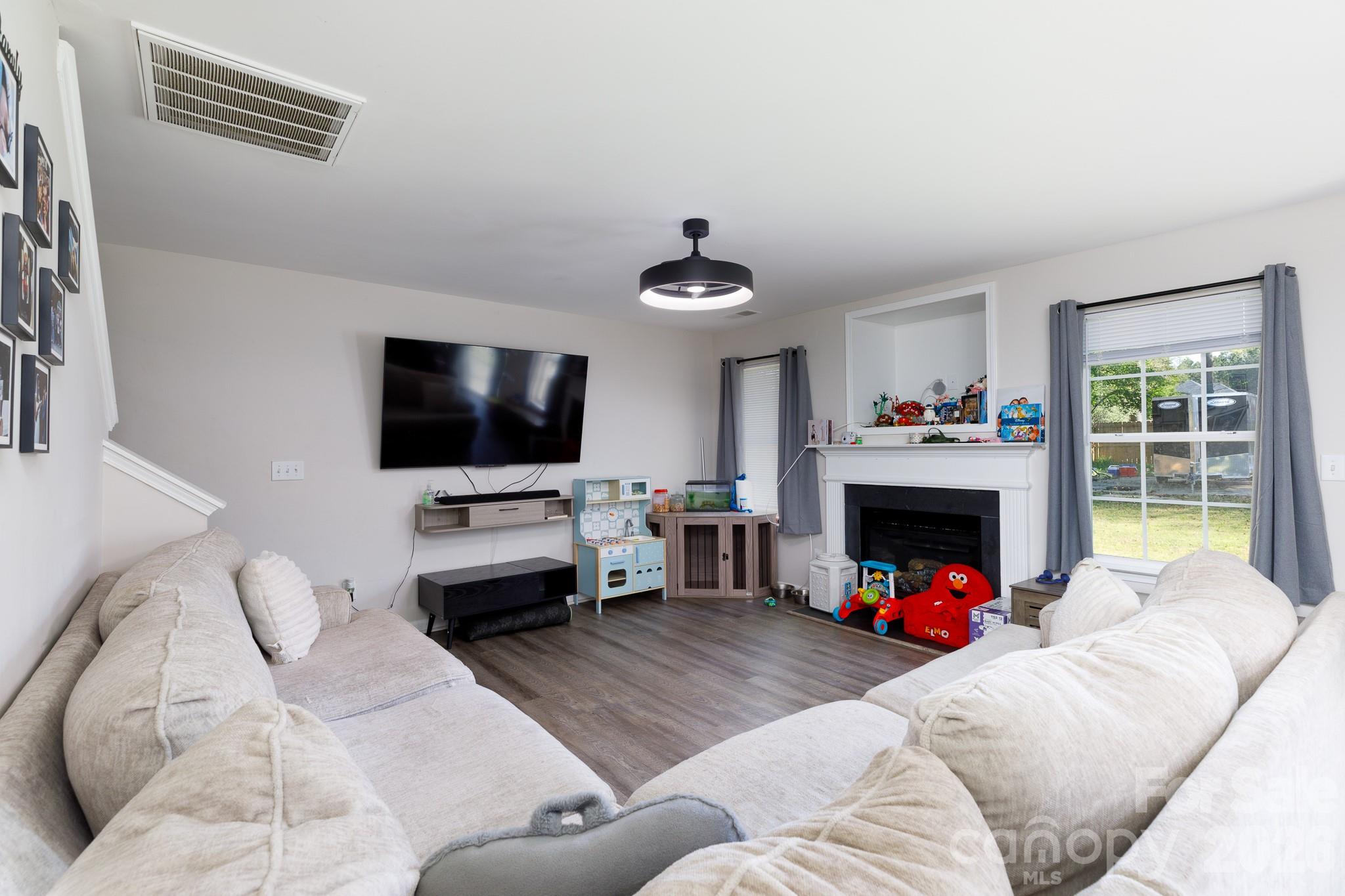 4668 Hannah Drive Property Photo 4