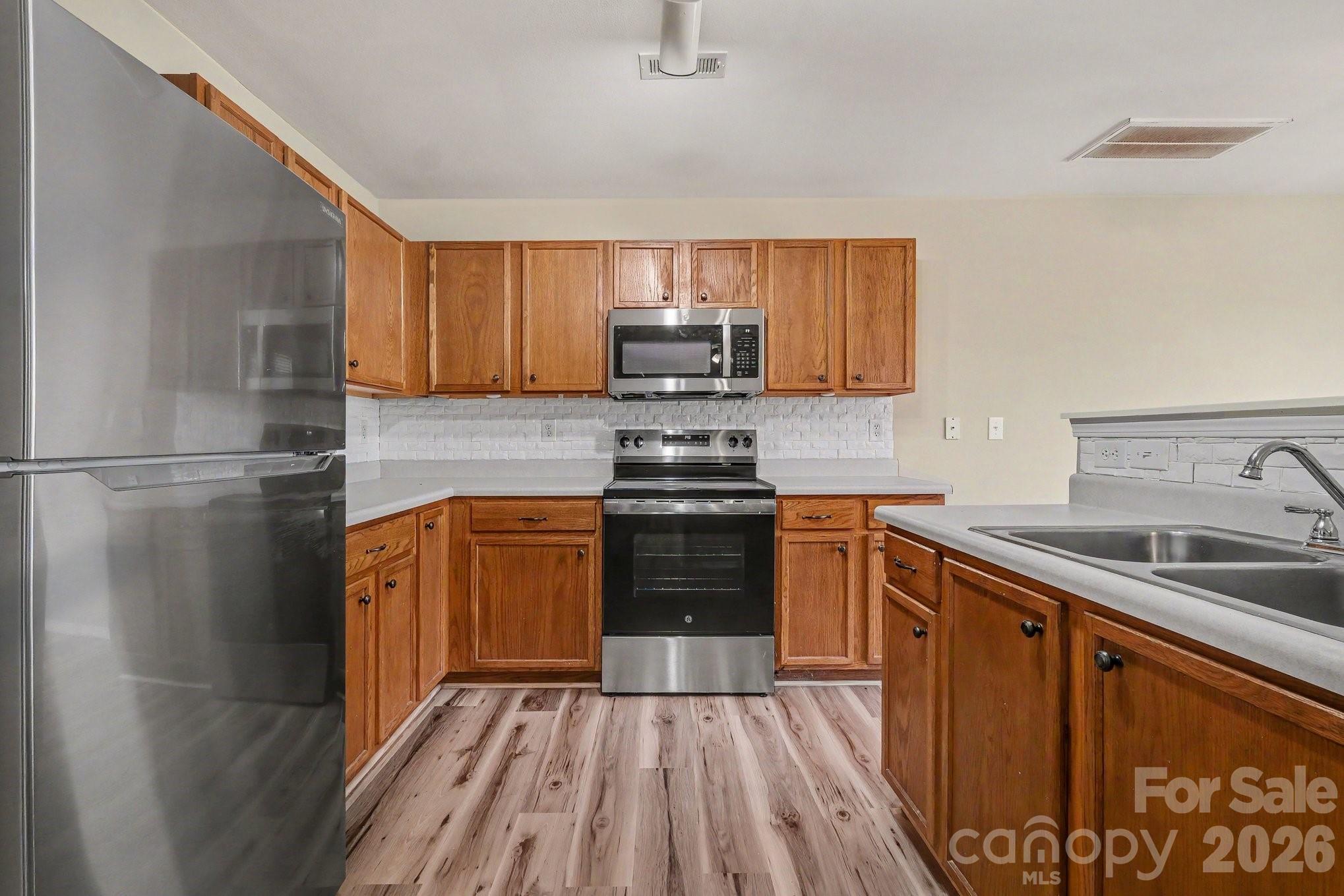 8607 Westhope Street Property Photo 9