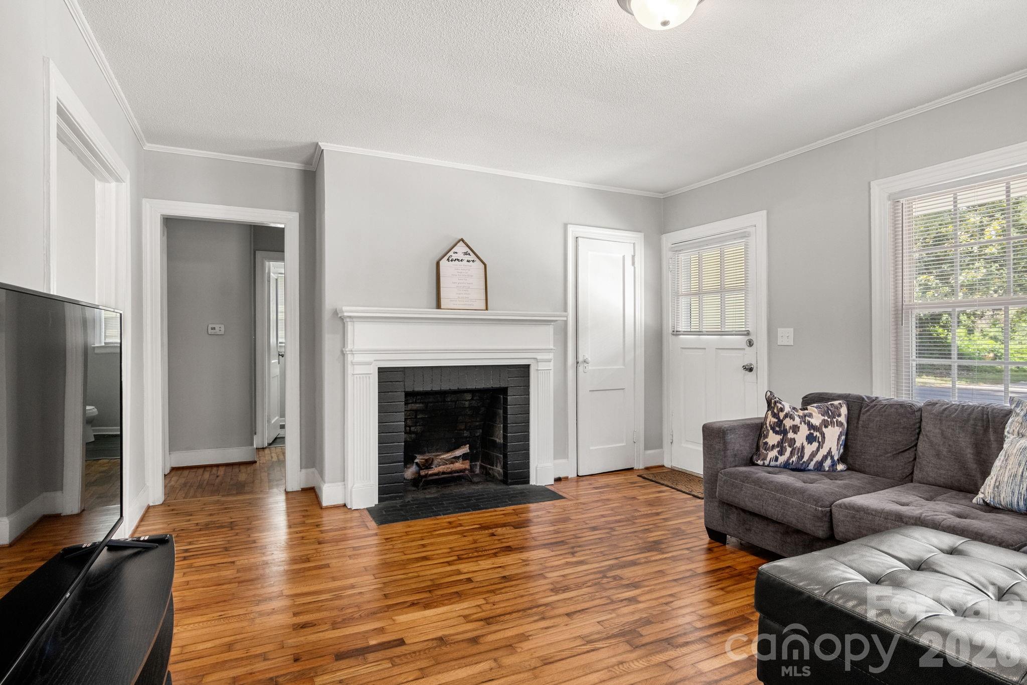 623 E 4th Avenue Property Photo 7
