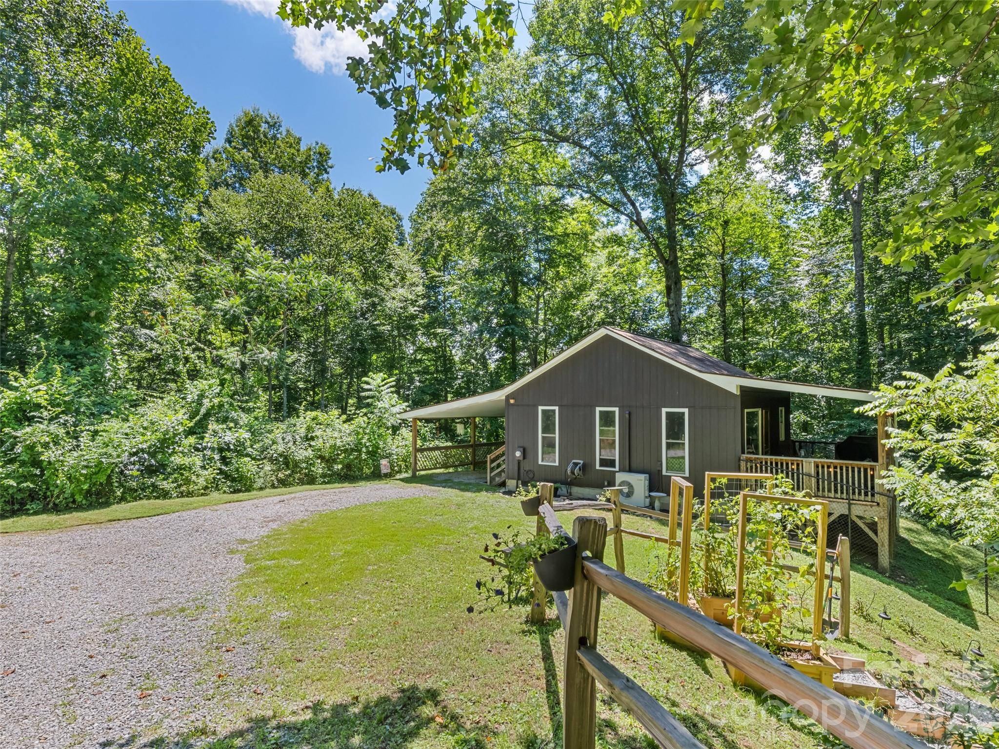 322 Mckinzie Place Property Photo 2