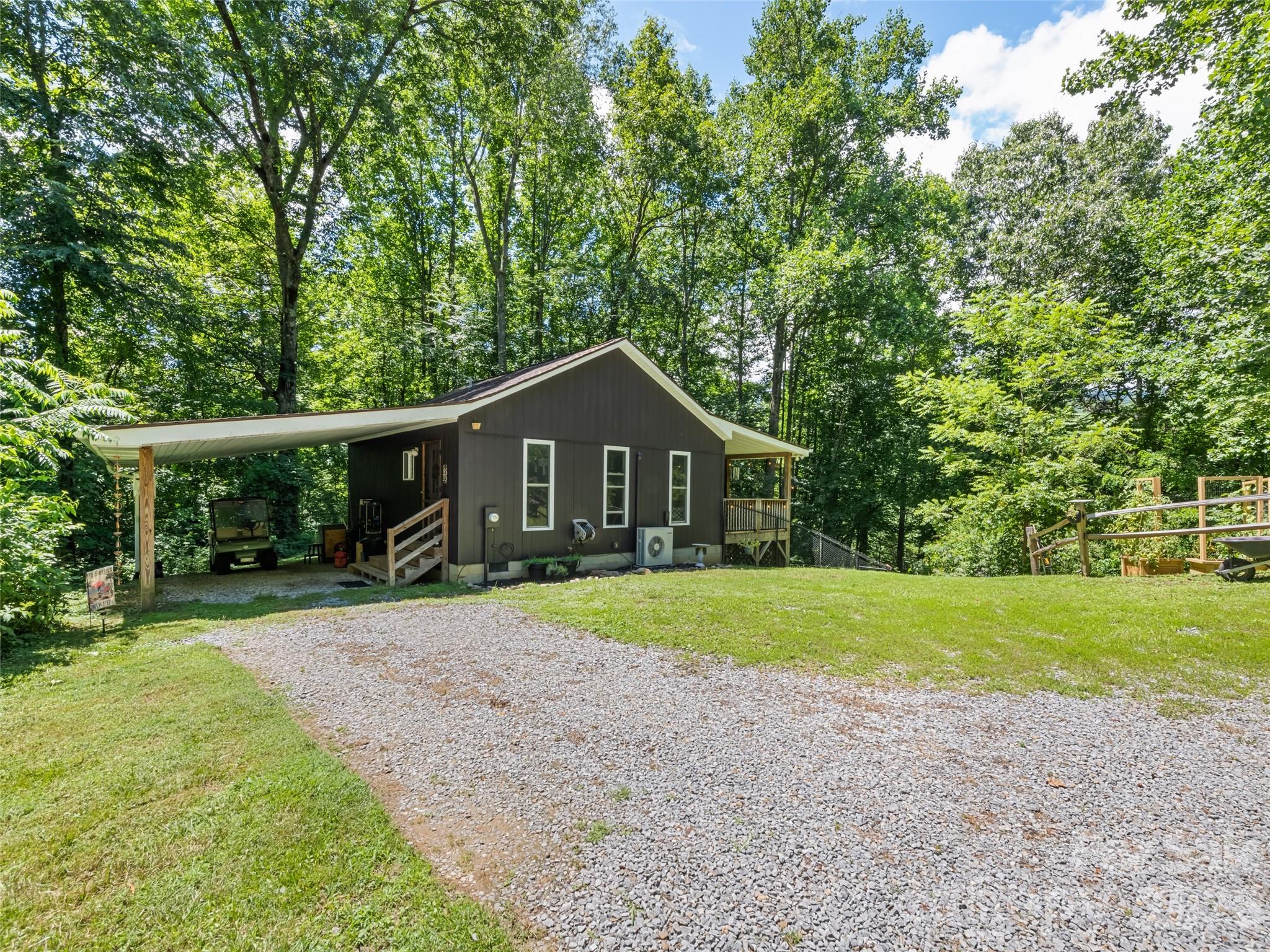 322 Mckinzie Place Property Photo 3