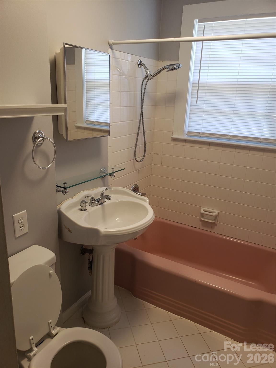 938 W Warren Street Property Photo 9