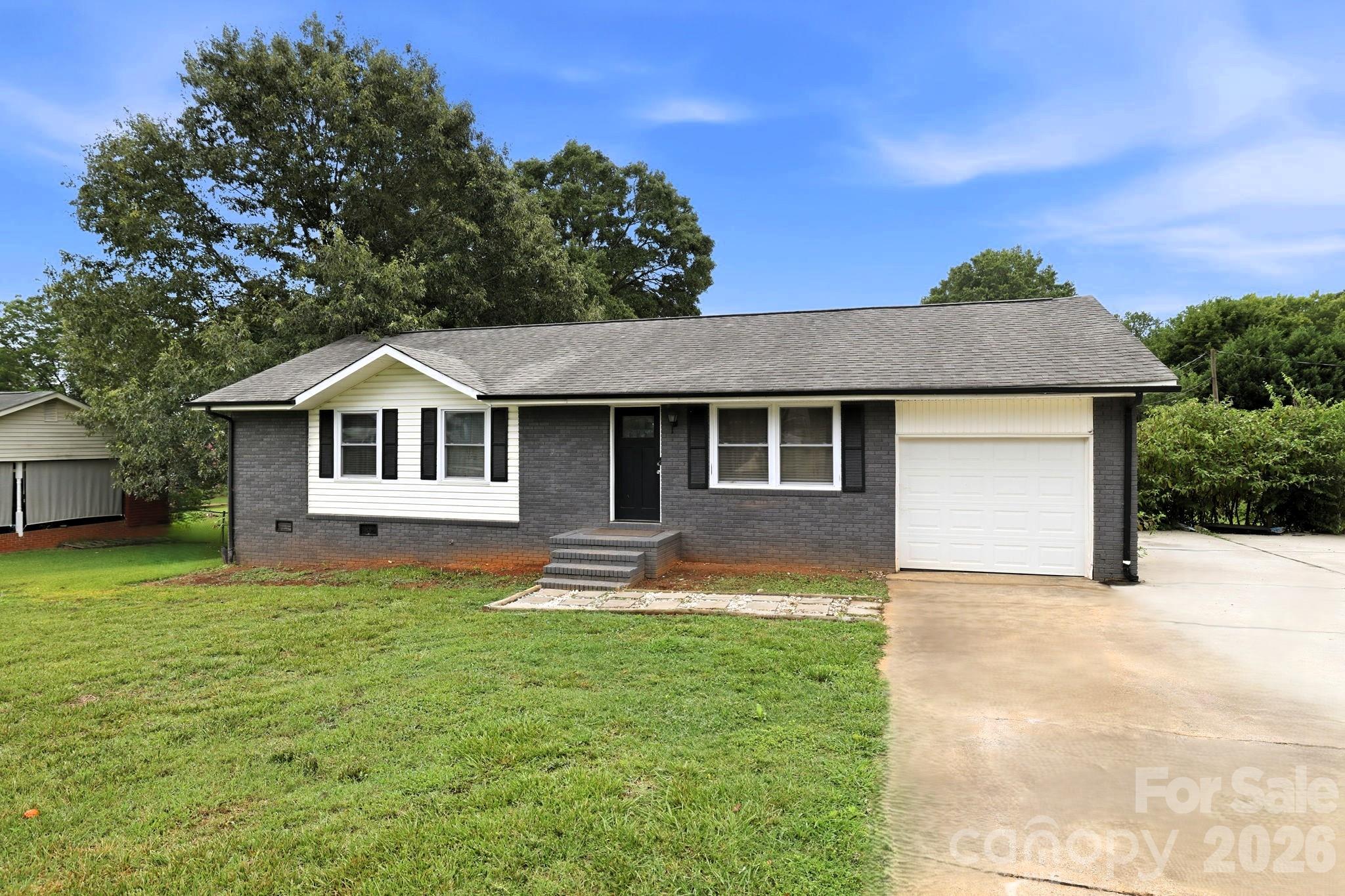 131 Midwood Lane Property Photo 1