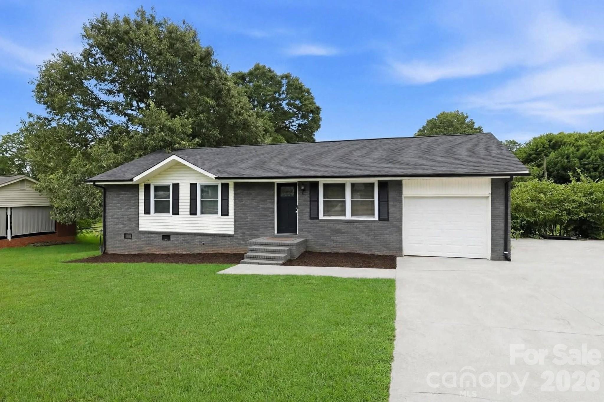 131 Midwood Lane Property Photo 1