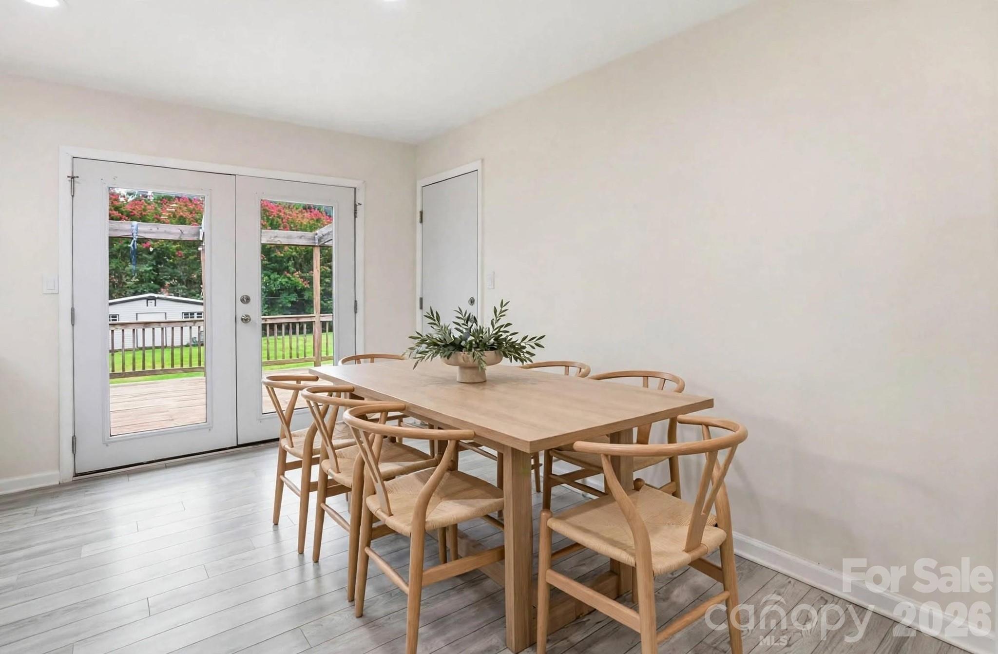 131 Midwood Lane Property Photo 4
