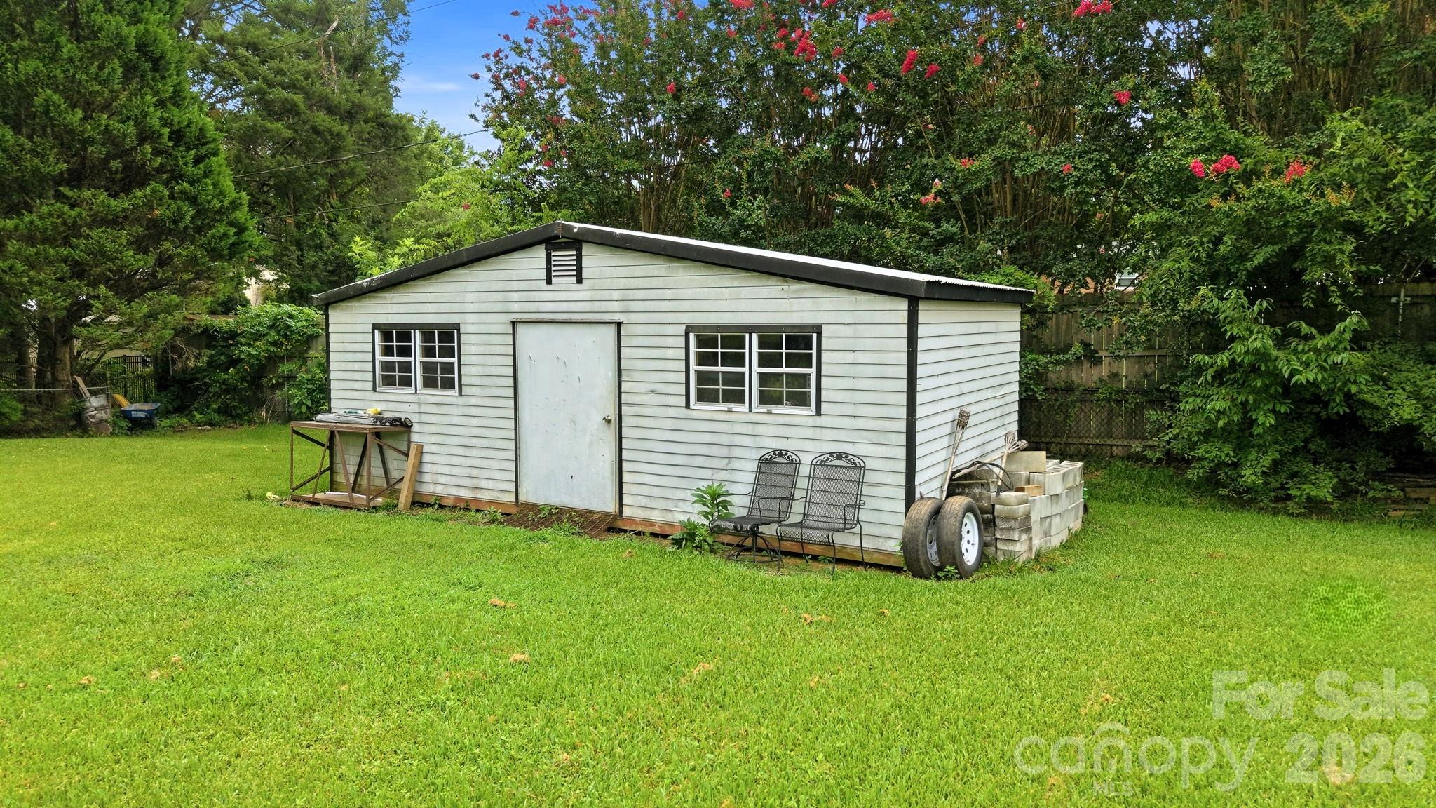131 Midwood Lane Property Photo 12