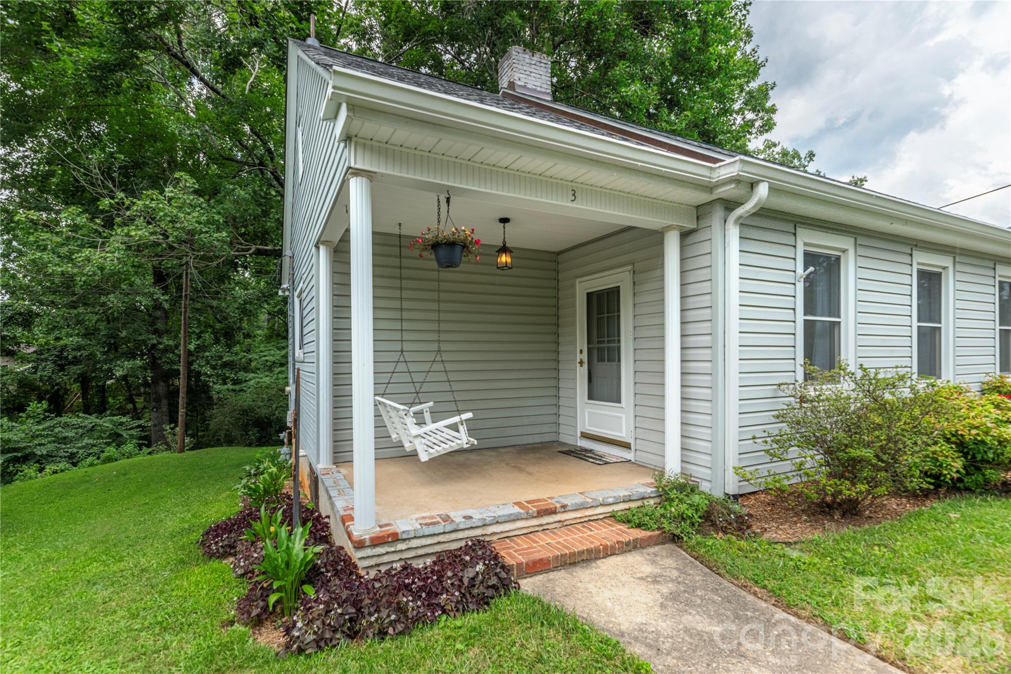 3 Enka Oak Street Property Photo 4