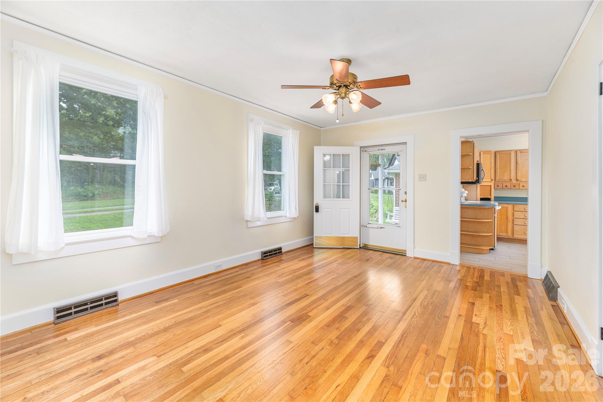 3 Enka Oak Street Property Photo 5