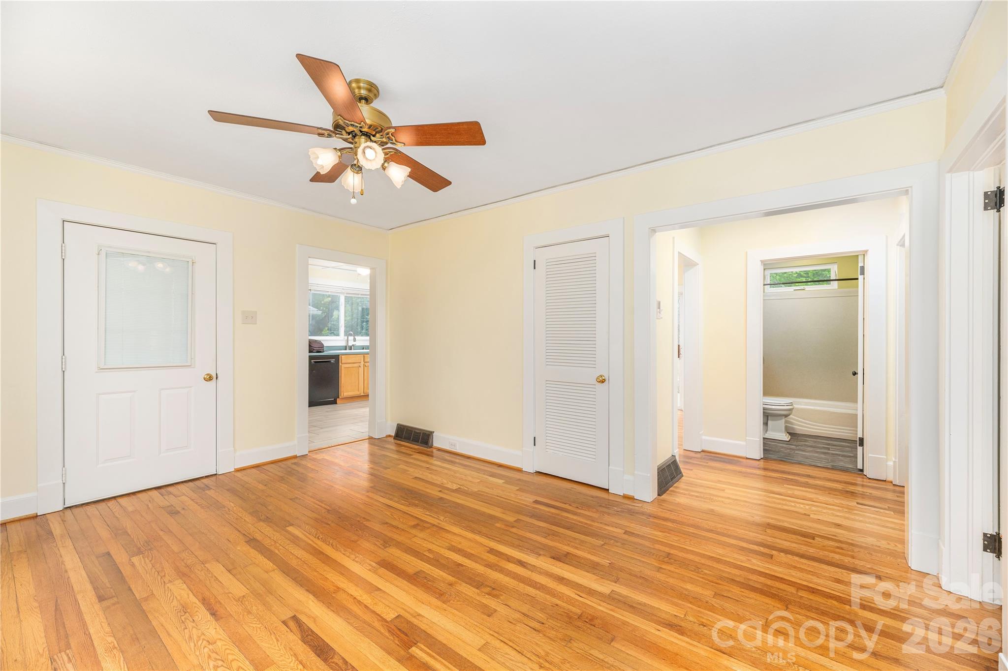 3 Enka Oak Street Property Photo 8
