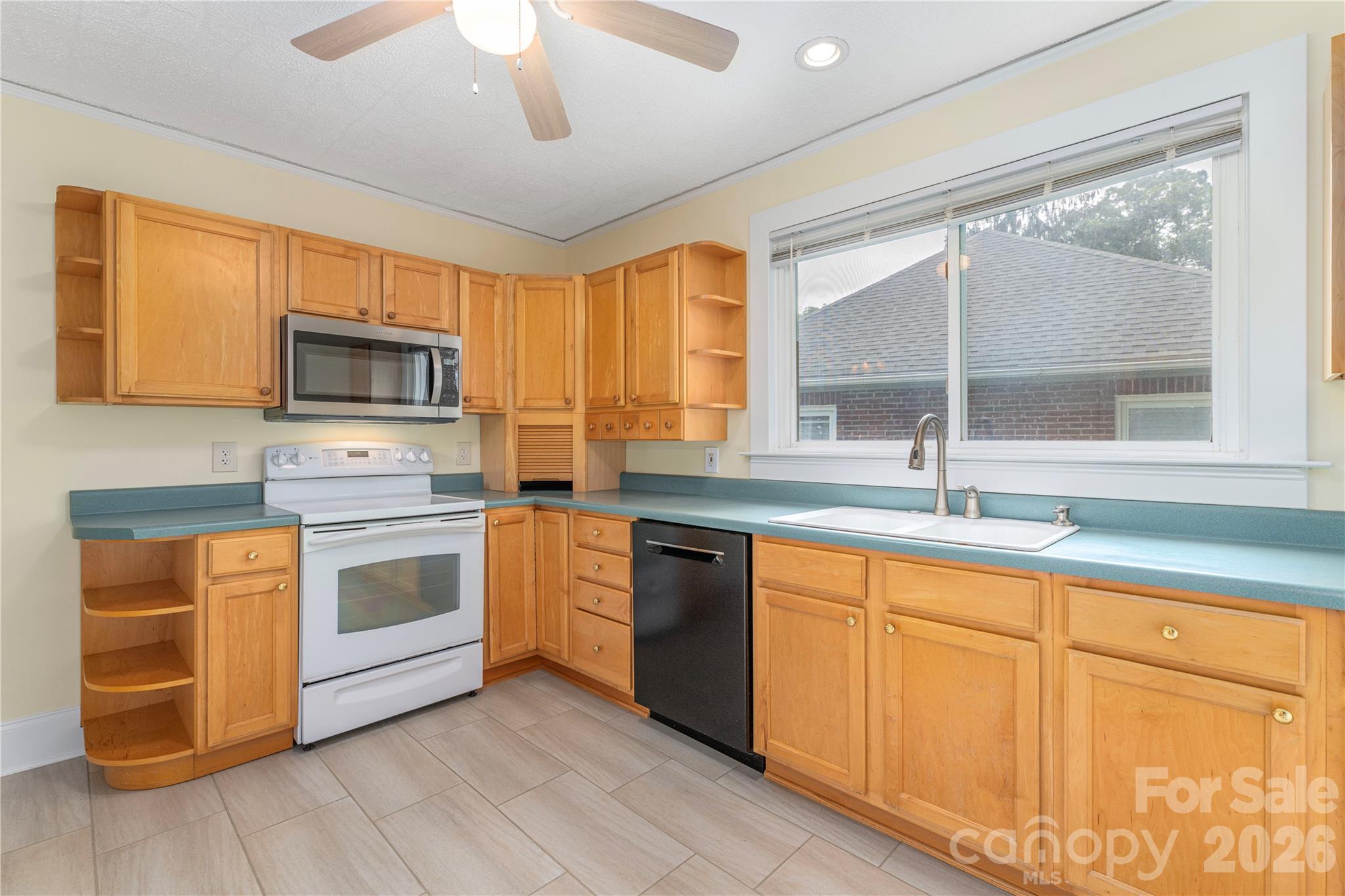 3 Enka Oak Street Property Photo 10