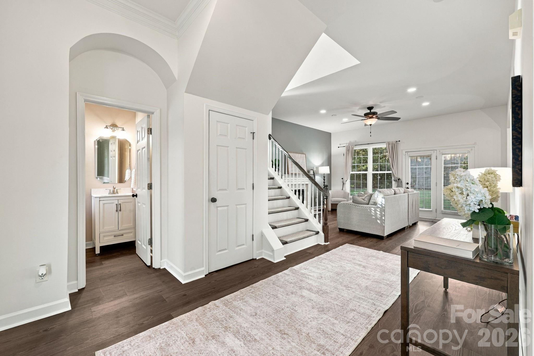 5601 Underwood Avenue Property Photo 6