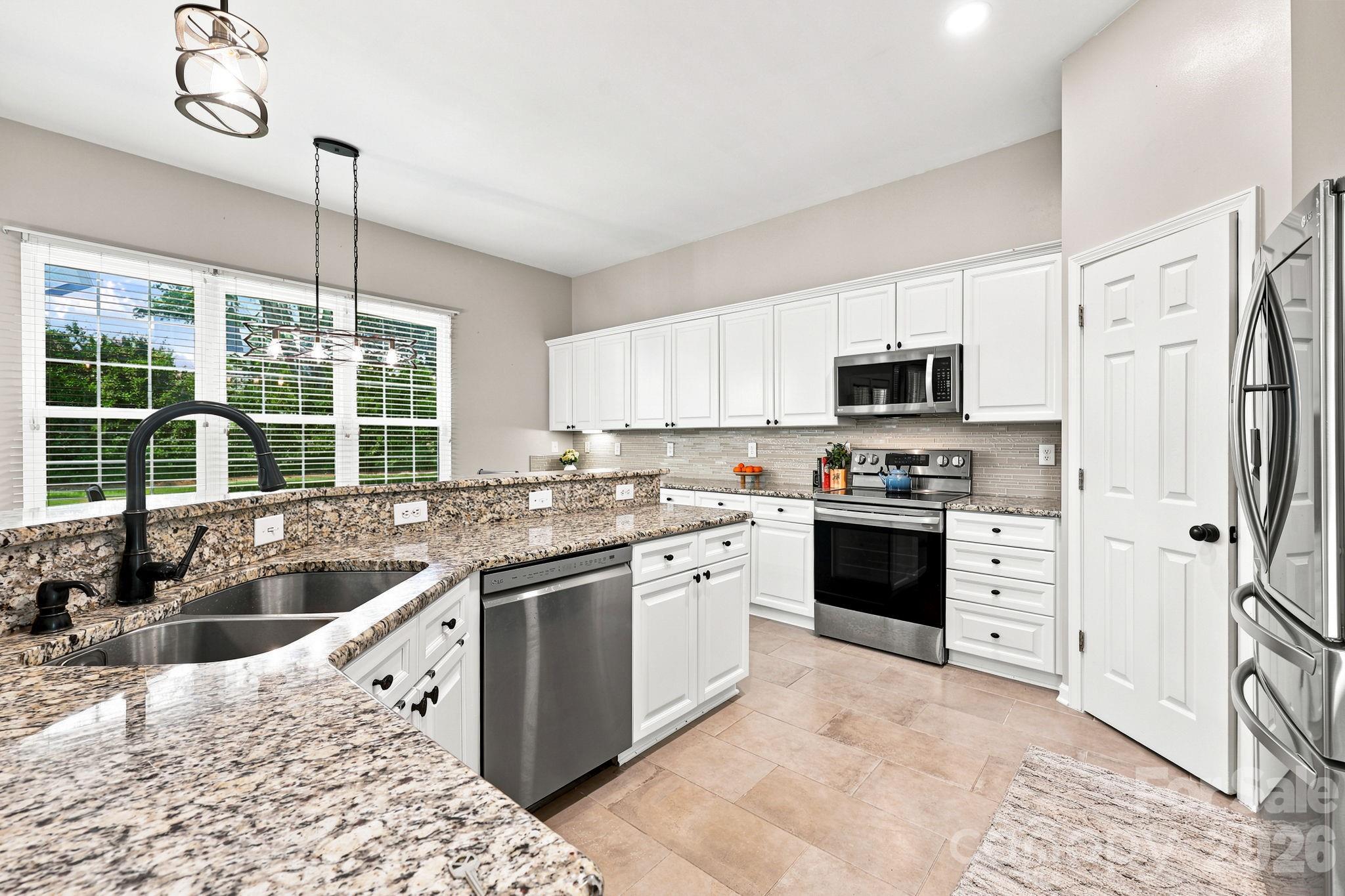 5601 Underwood Avenue Property Photo 14