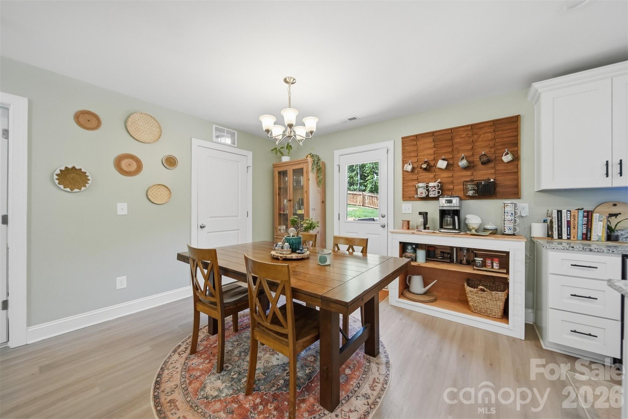 2370 Ellen Street Property Photo 7
