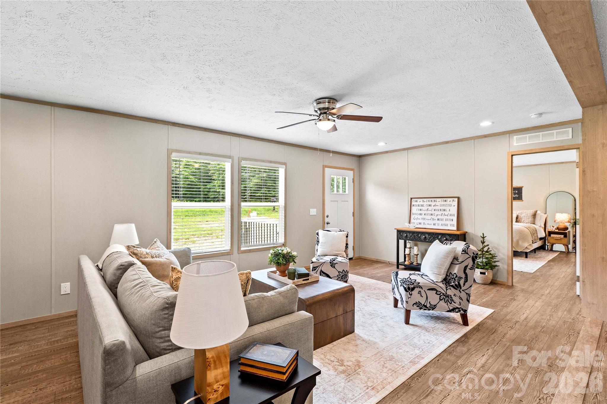 1080 E Memorial Highway Property Photo 2