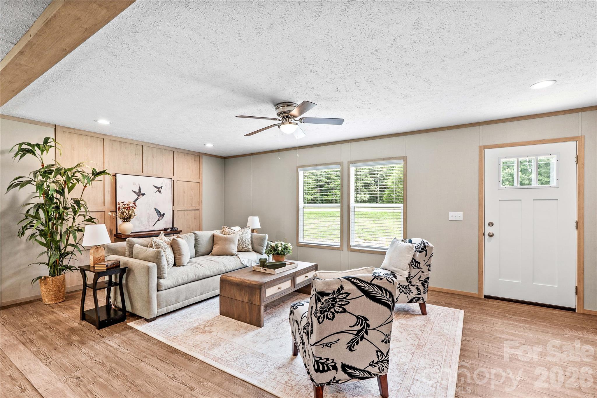 1080 E Memorial Highway Property Photo 3