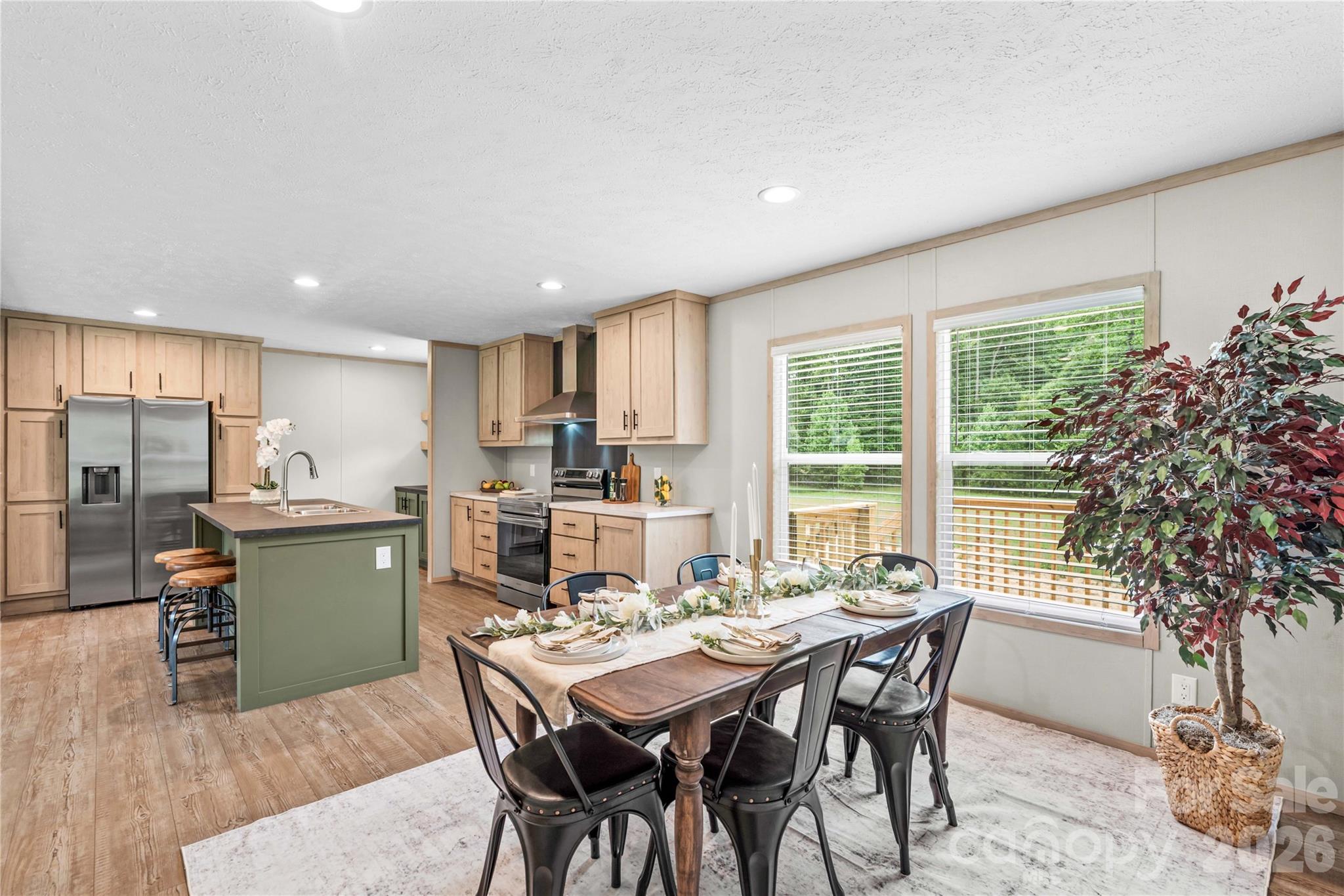1080 E Memorial Highway Property Photo 8