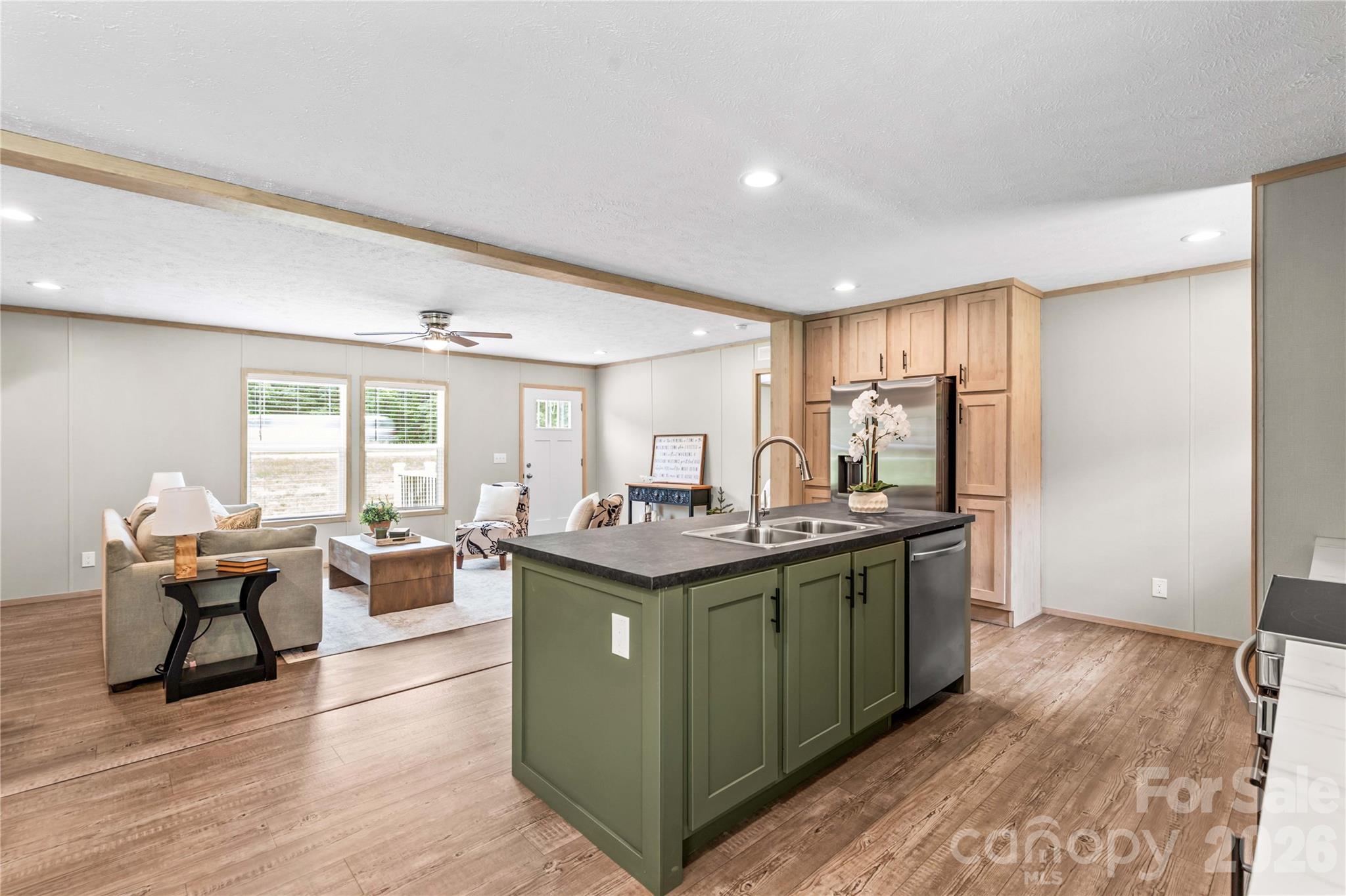 1080 E Memorial Highway Property Photo 11